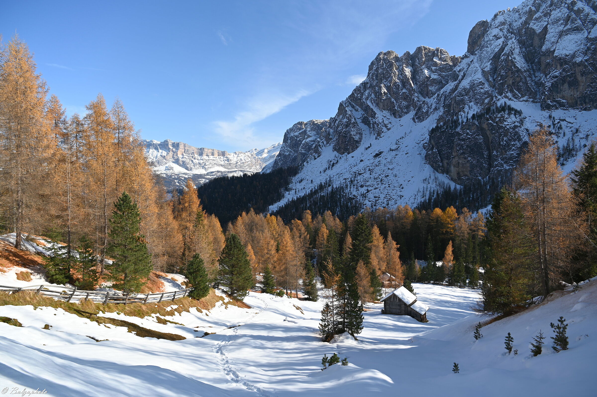 Prima neve e colori autunnali a Longiarù Campill