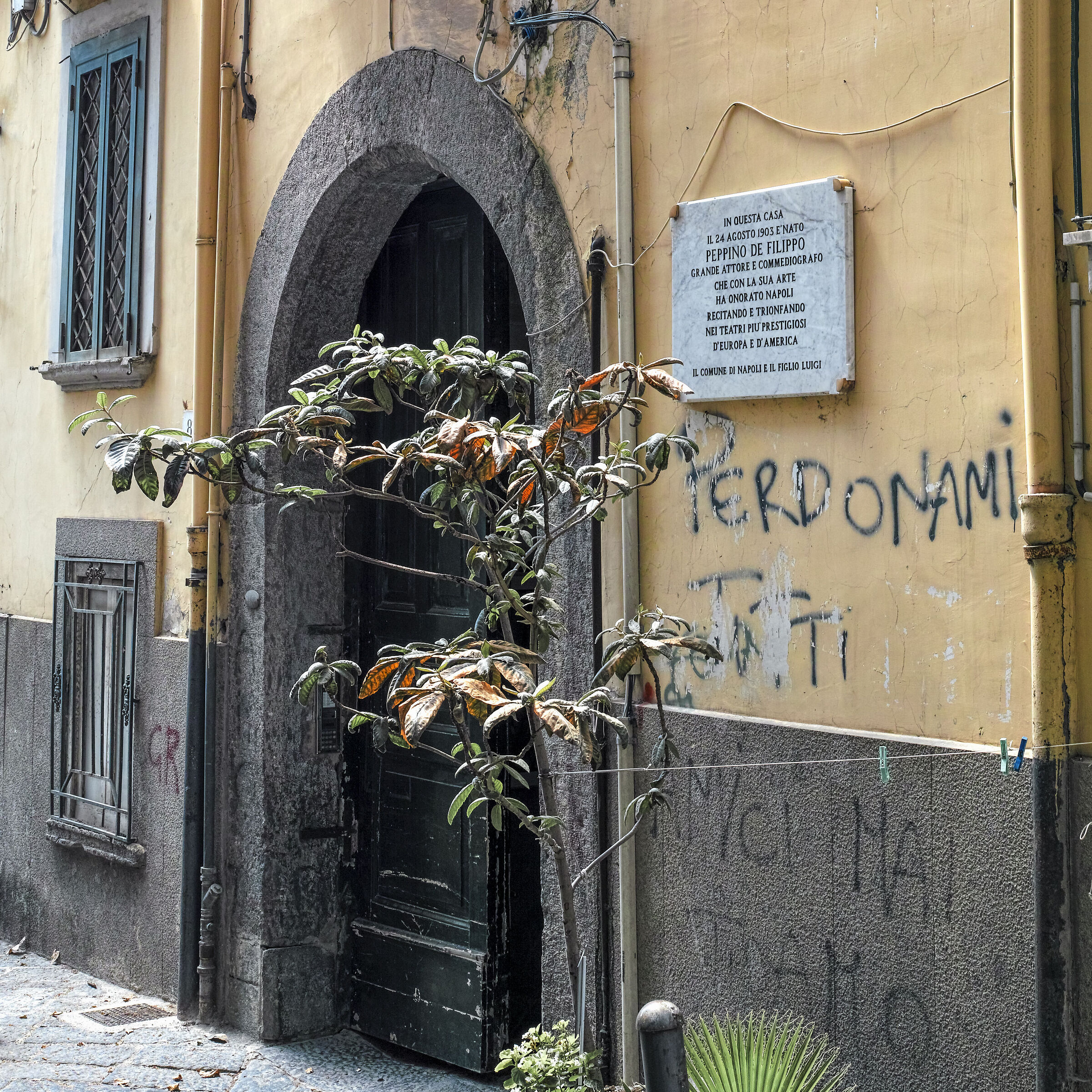 Targa casa natale di Luigi De Filippo