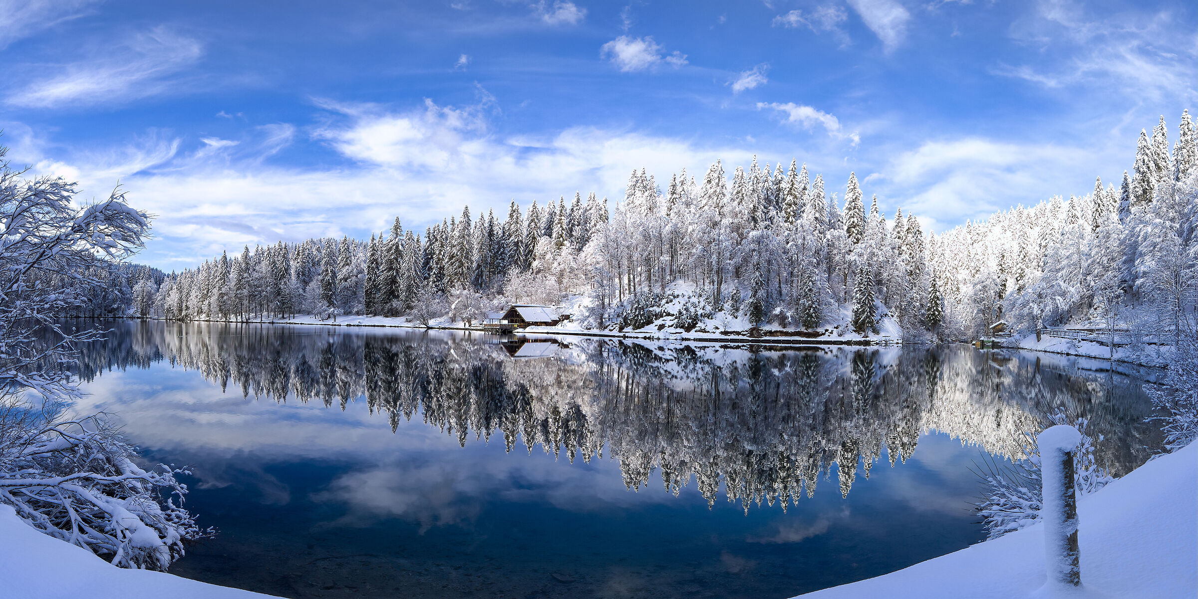 Riflessi alla prima neve , lago inferiore di Fusine