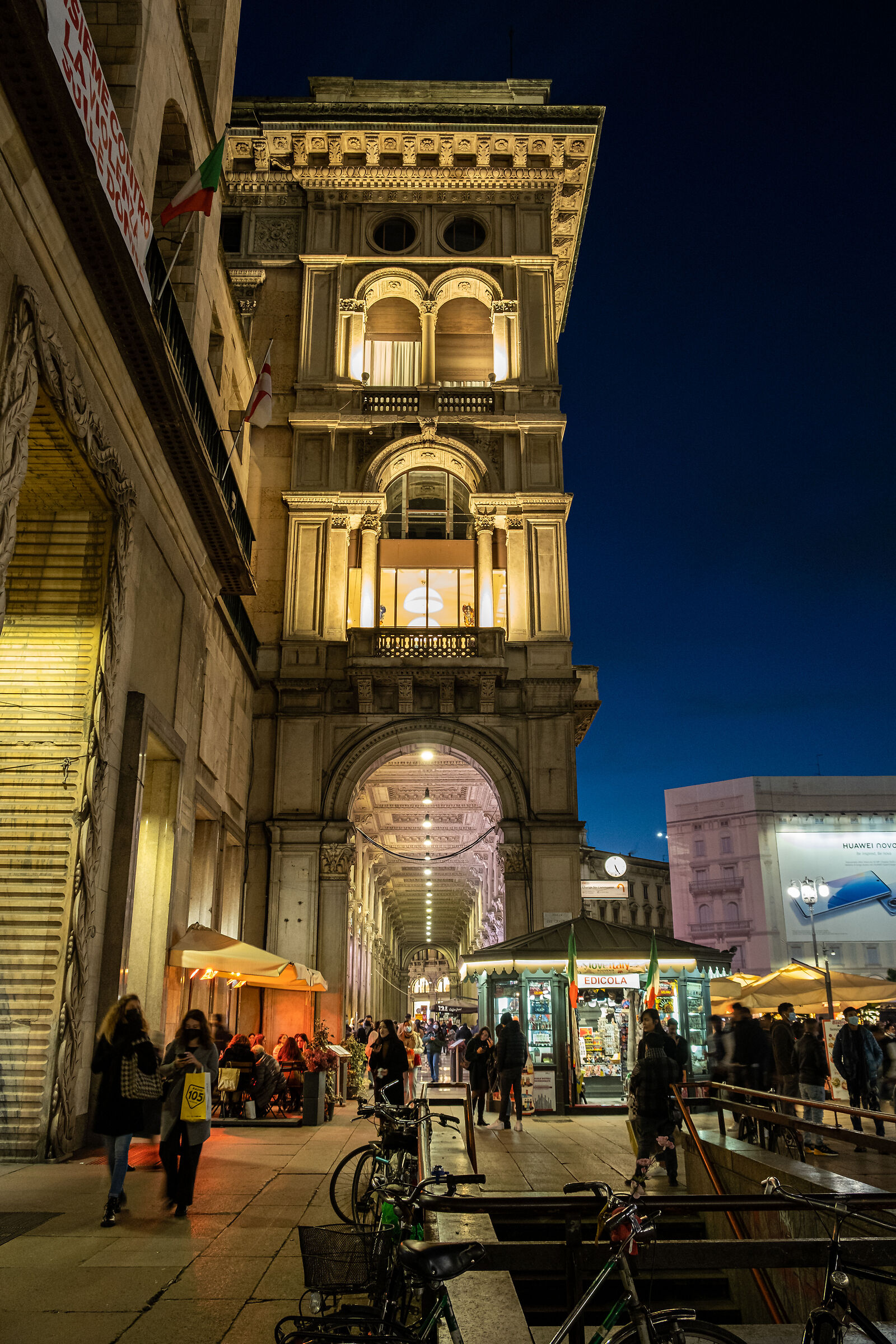 Portici - Piazza Duomo Milan
