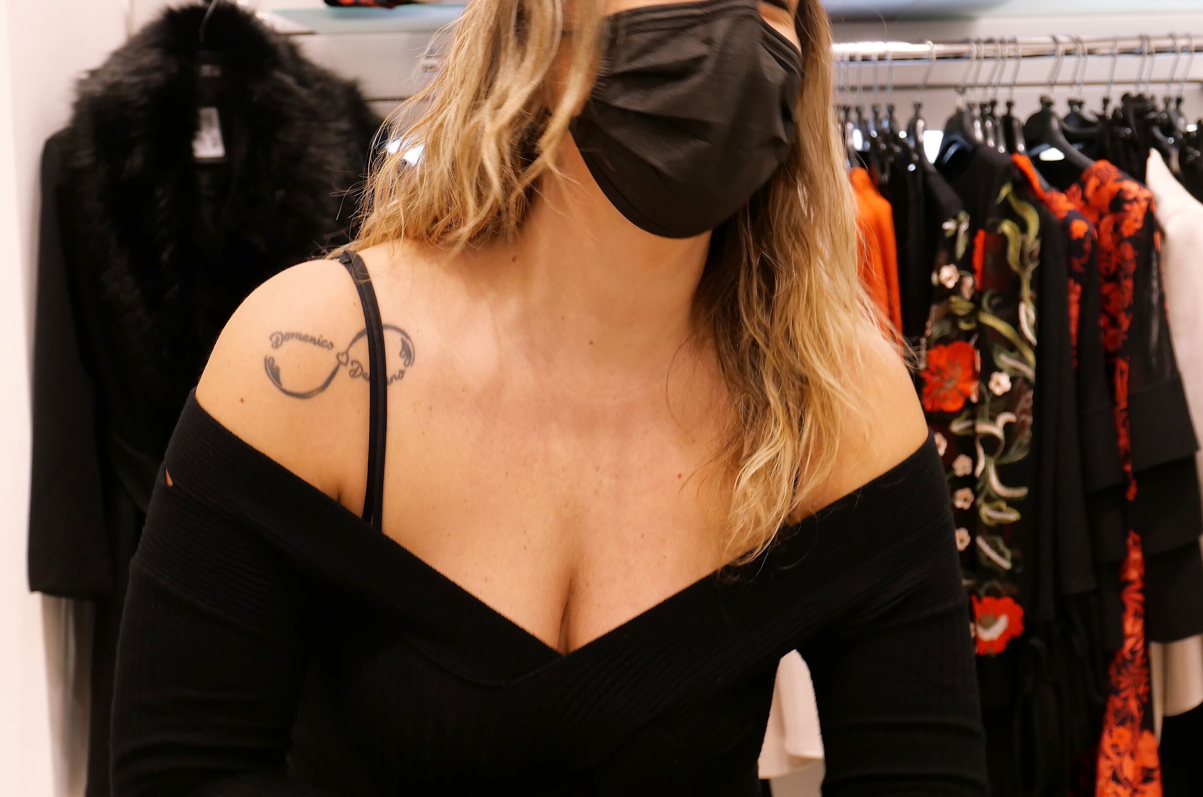 Florida and pretty saleswoman in her environment!