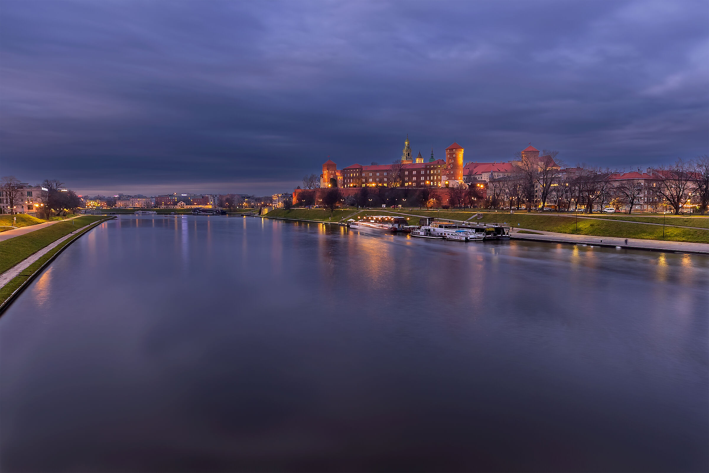 Krakòw Wawel castle from Vistola river