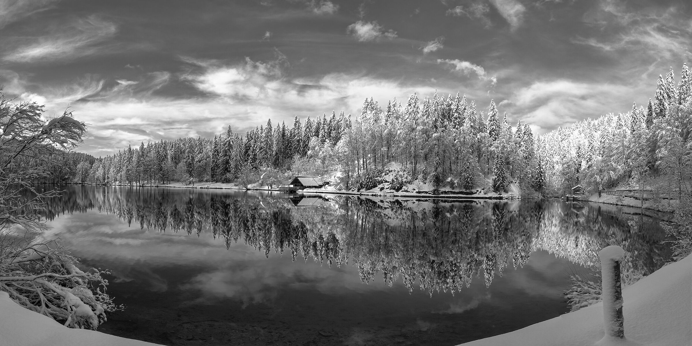Riflessi in BW , lago inferiore di Fusine