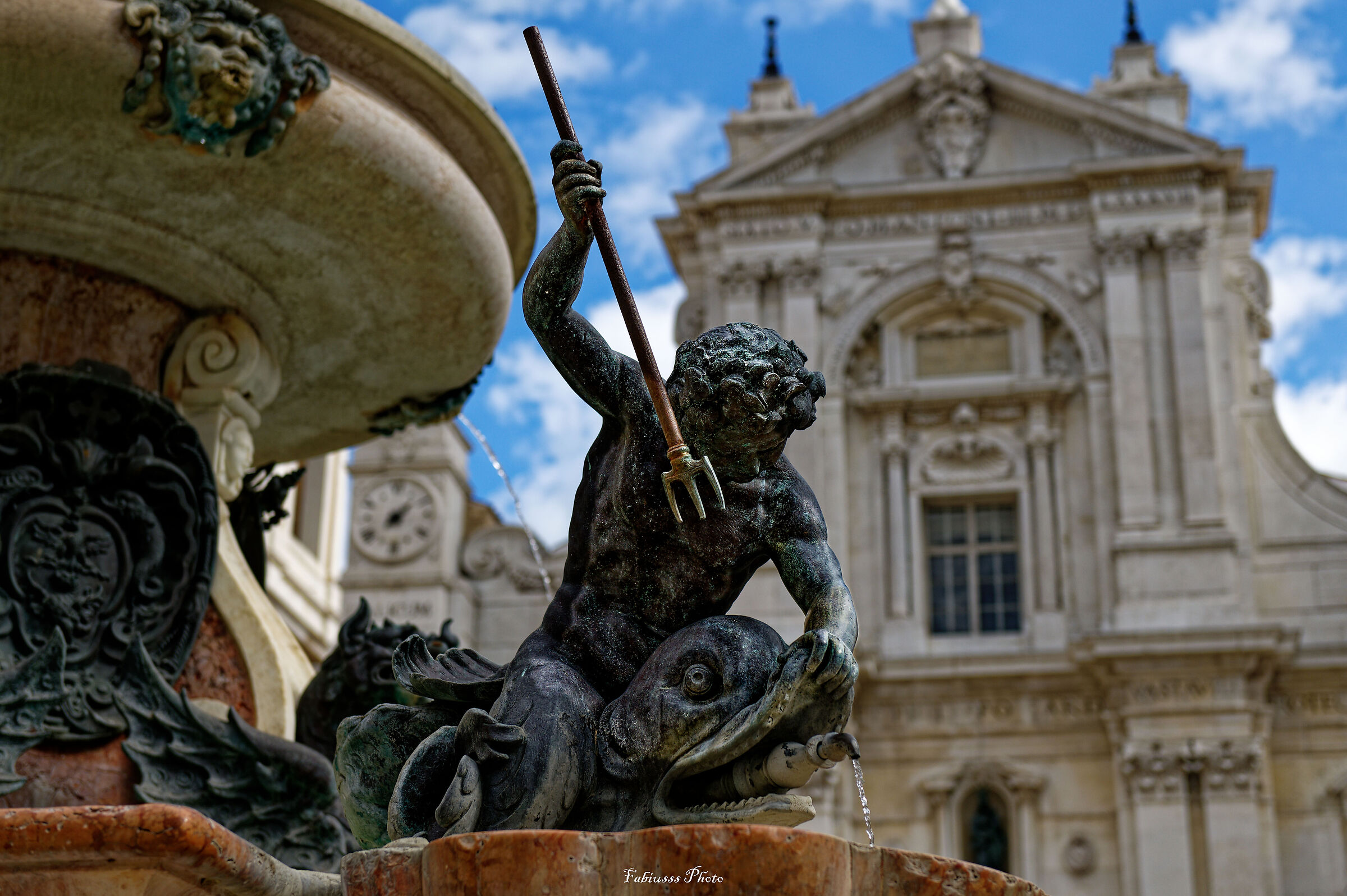 Tritone a cavallo di Delfino-Fontana Maggiore Loreto