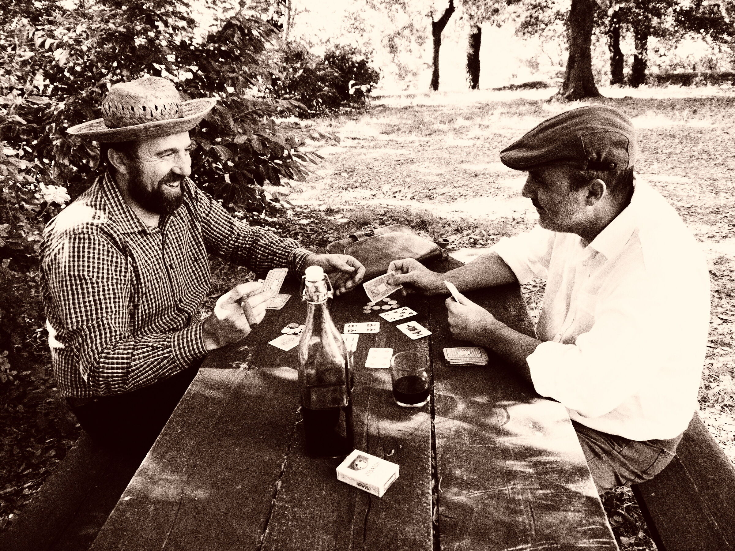 Partita a carte tra braccianti