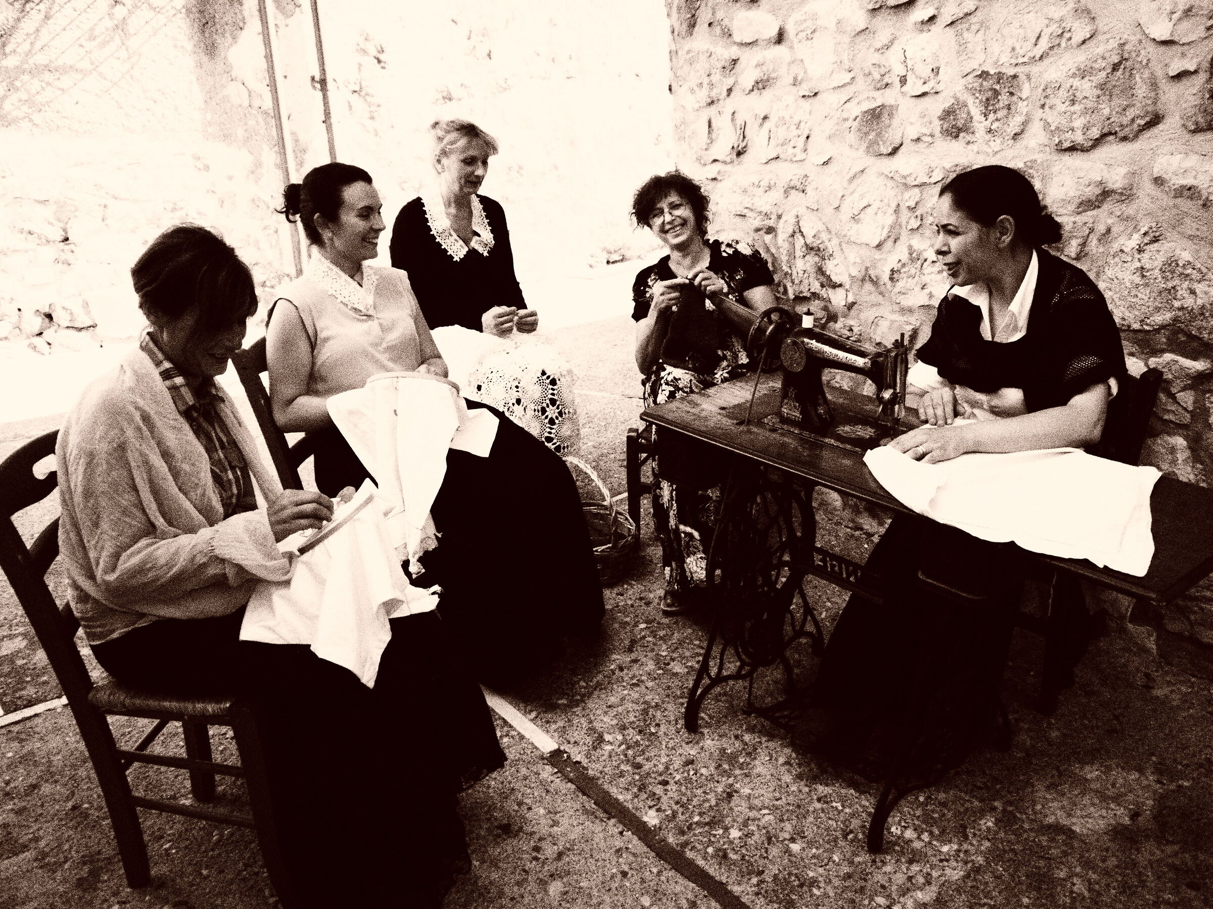 Momento del rammendo e cucito