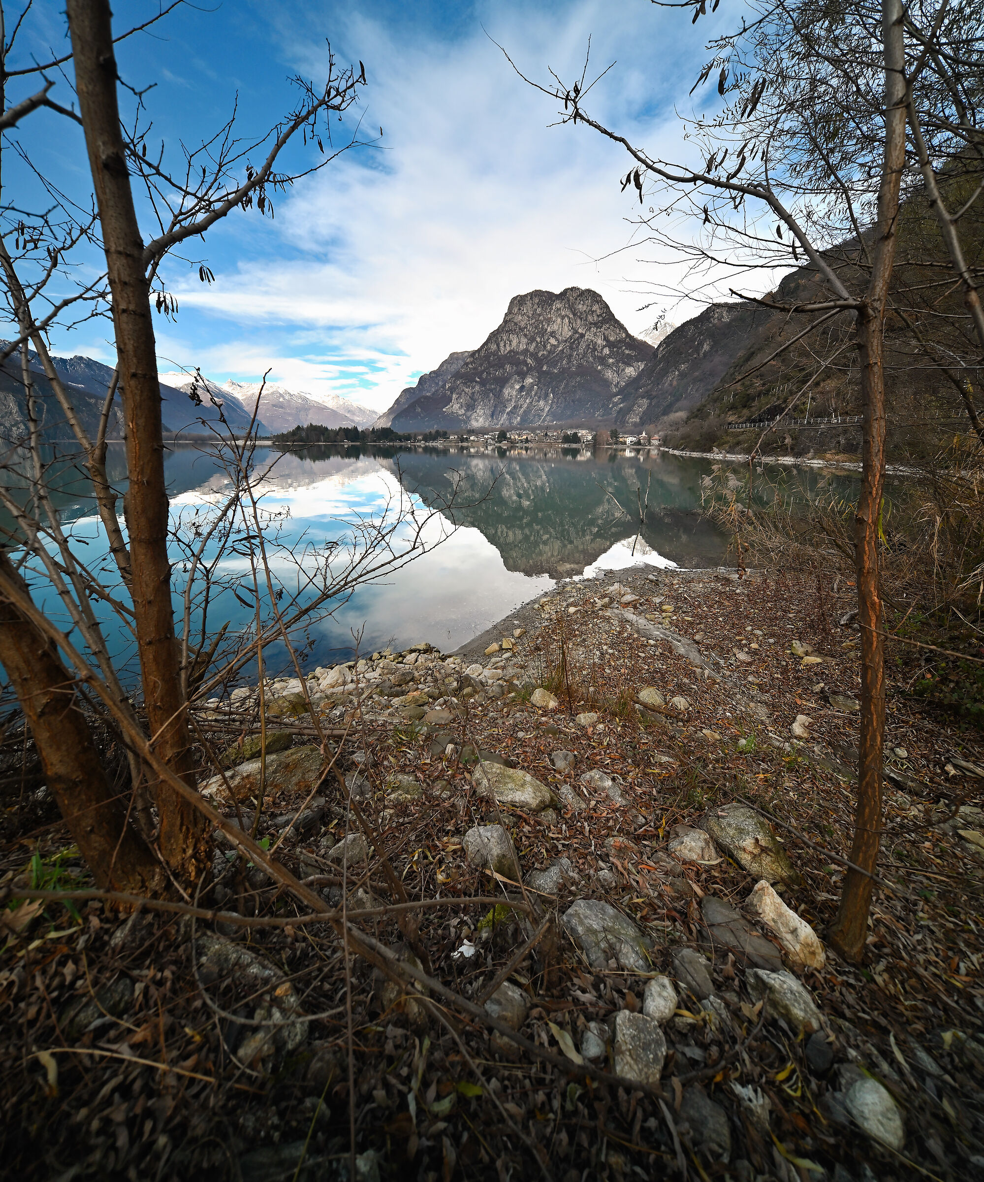 Lake Mezzola (SO)