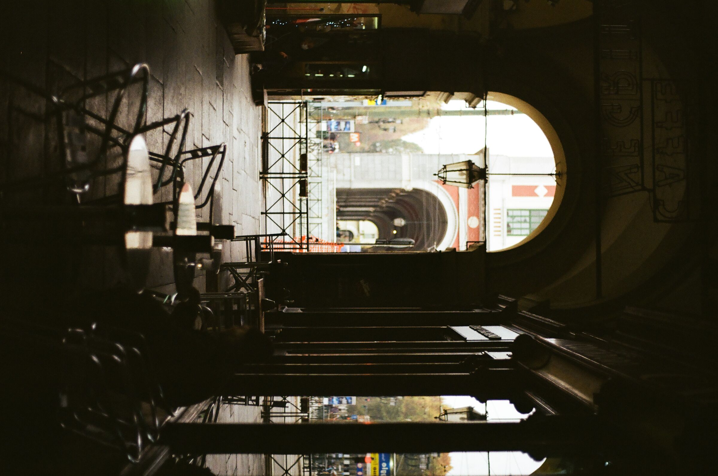 Moment grappino underexposed