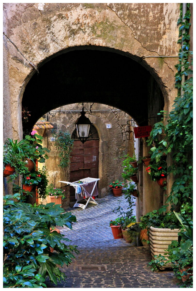 Along the ancient alleys of Ronciglione