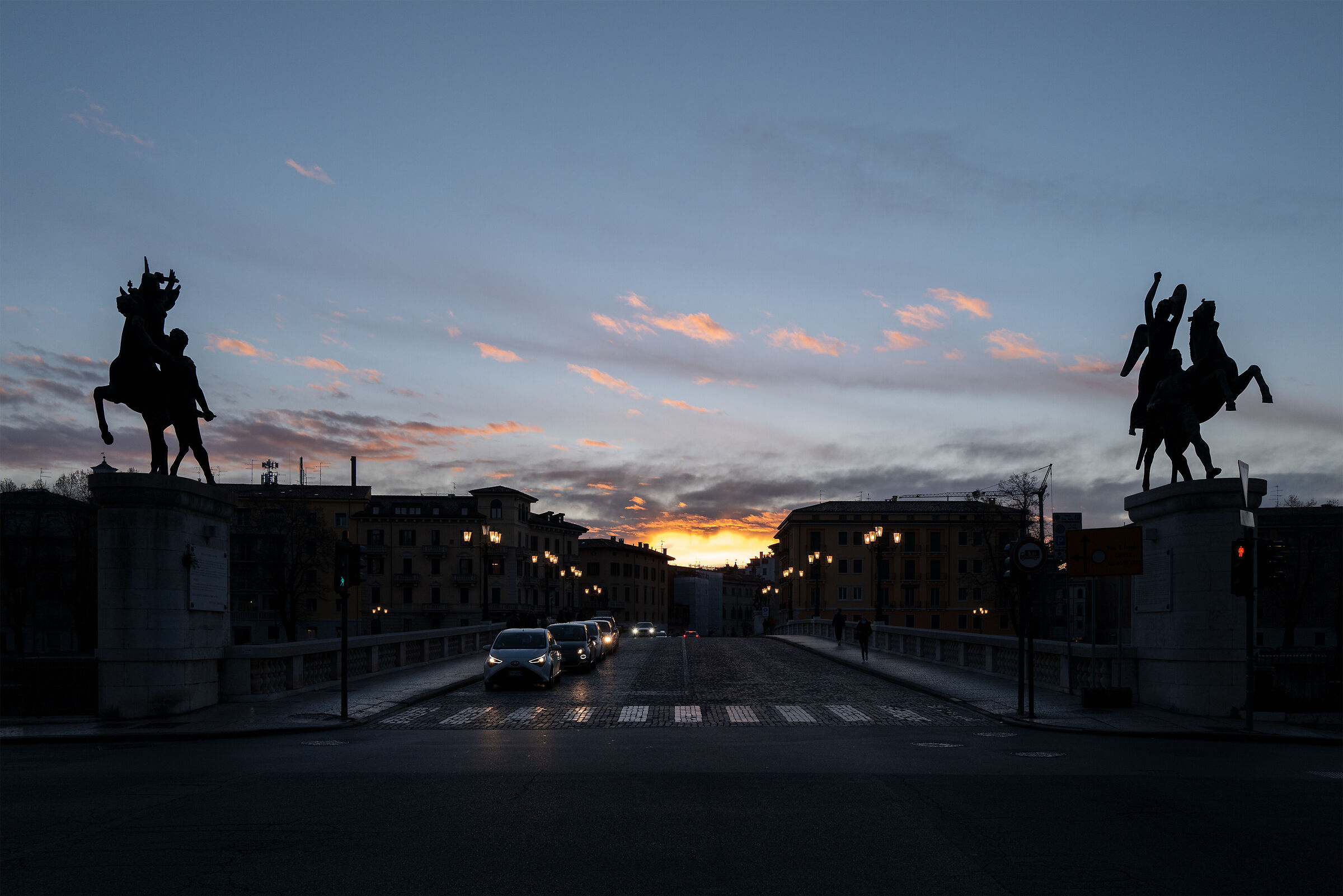 Verona, alba su Ponte della Vittoria