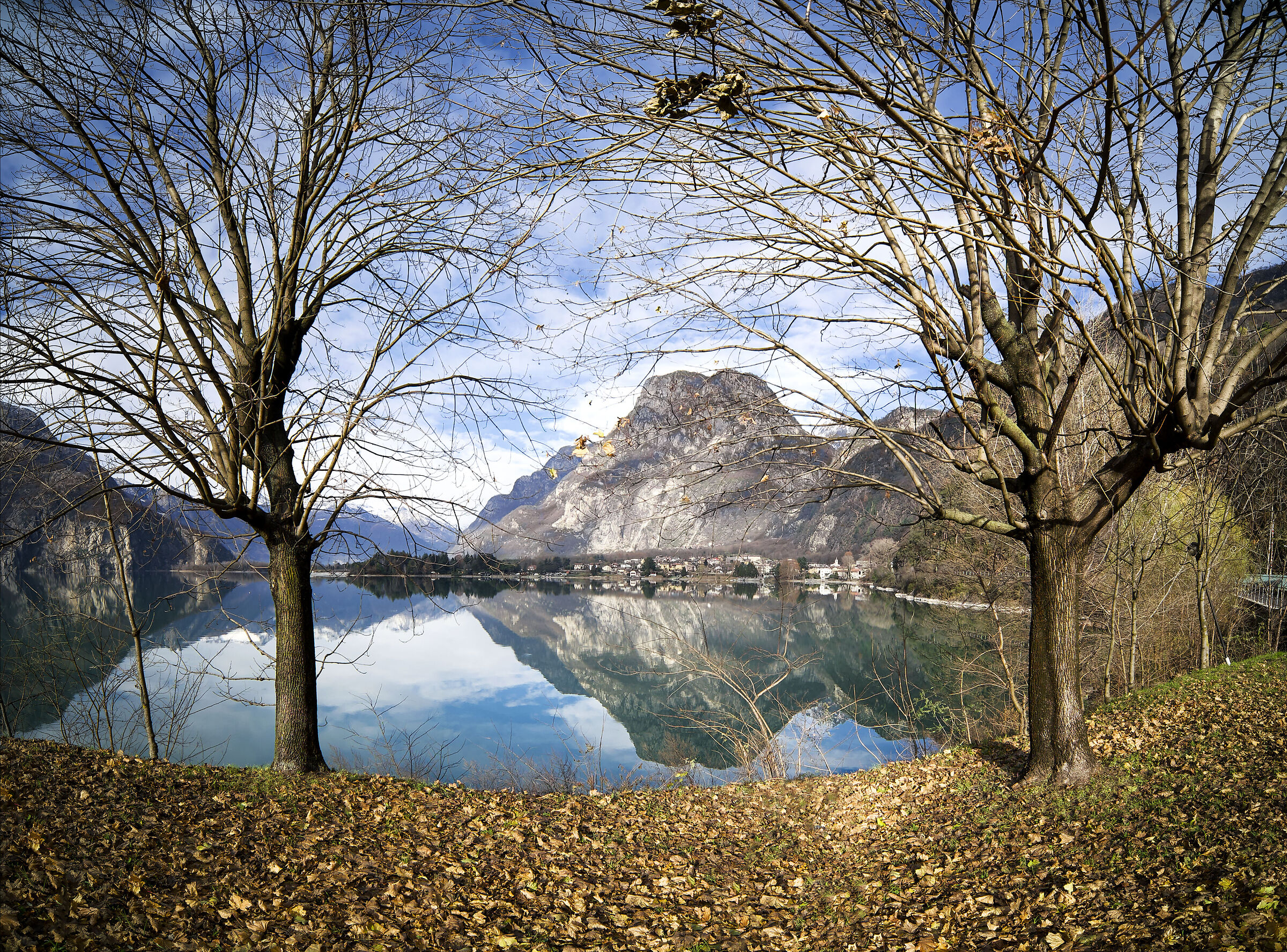 Lake Mezzola (SO)