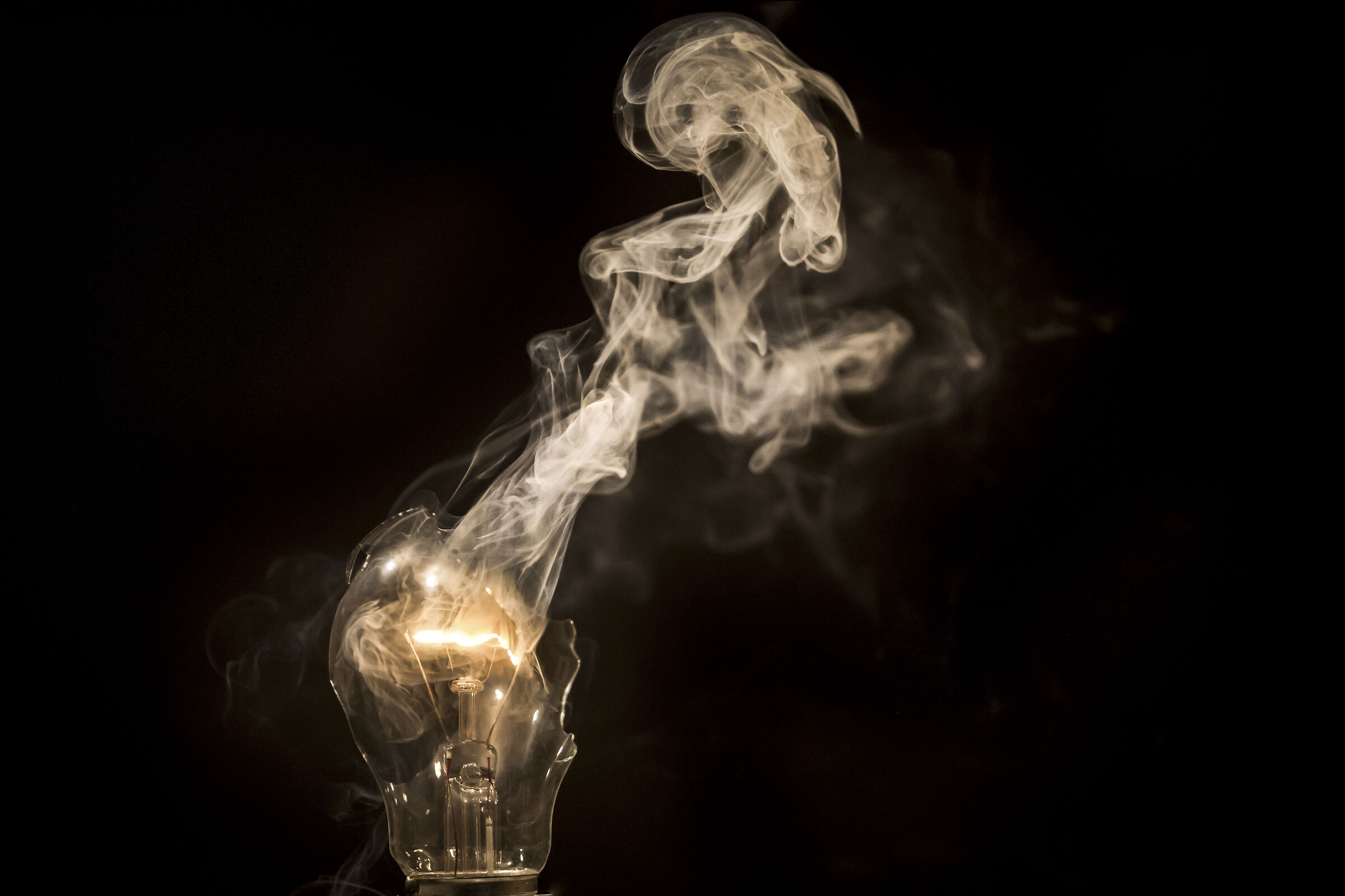 monstrous fumes from an exploded light bulb 2