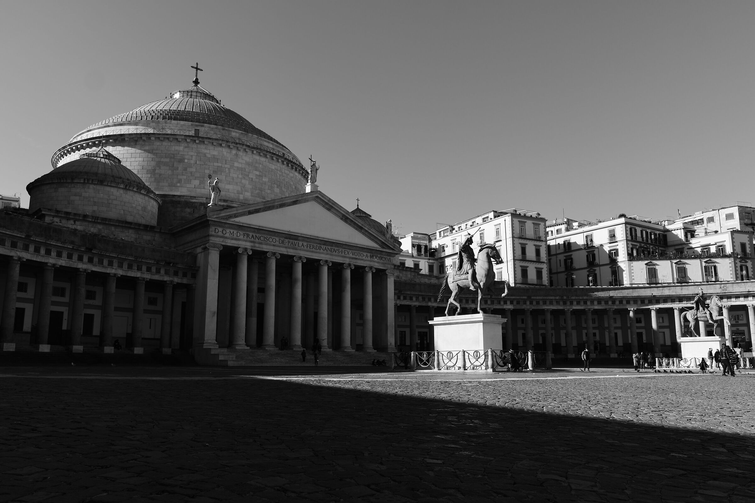 Piazza del Plebiscito sotto un sole ormai invernale