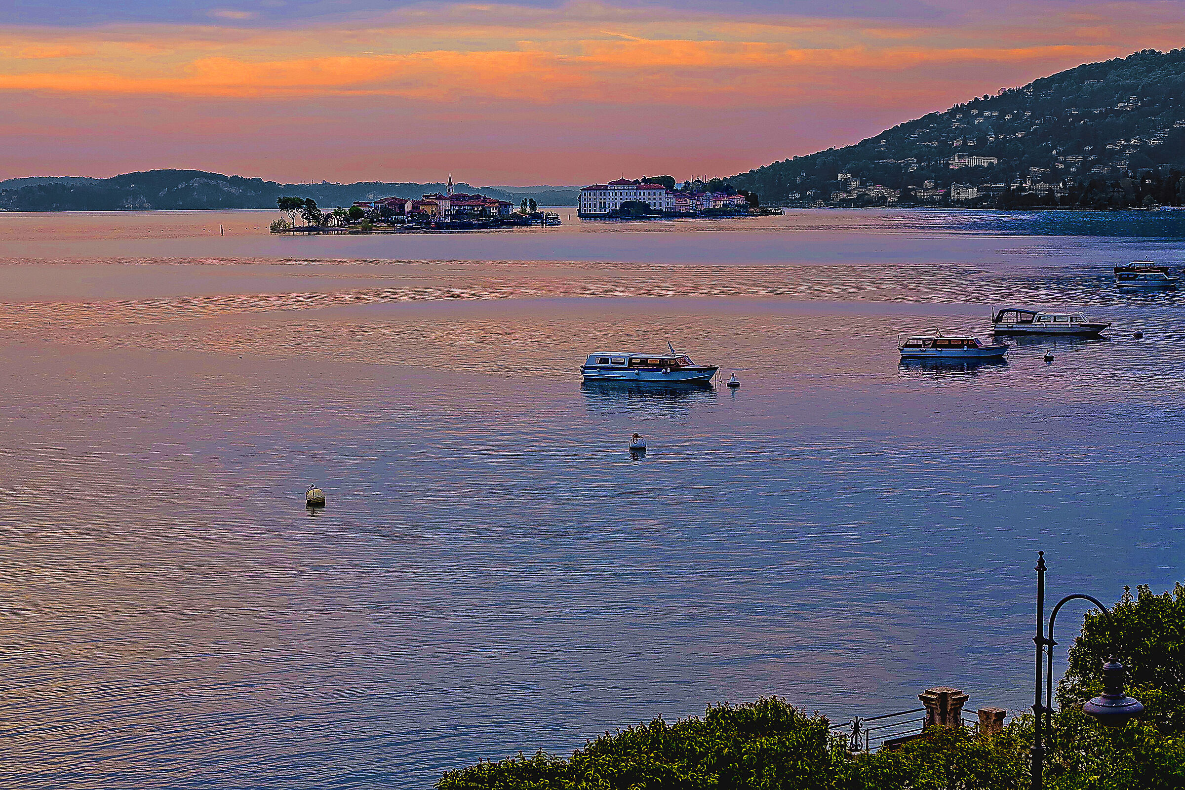 Calma piatta sul lago Maggiore