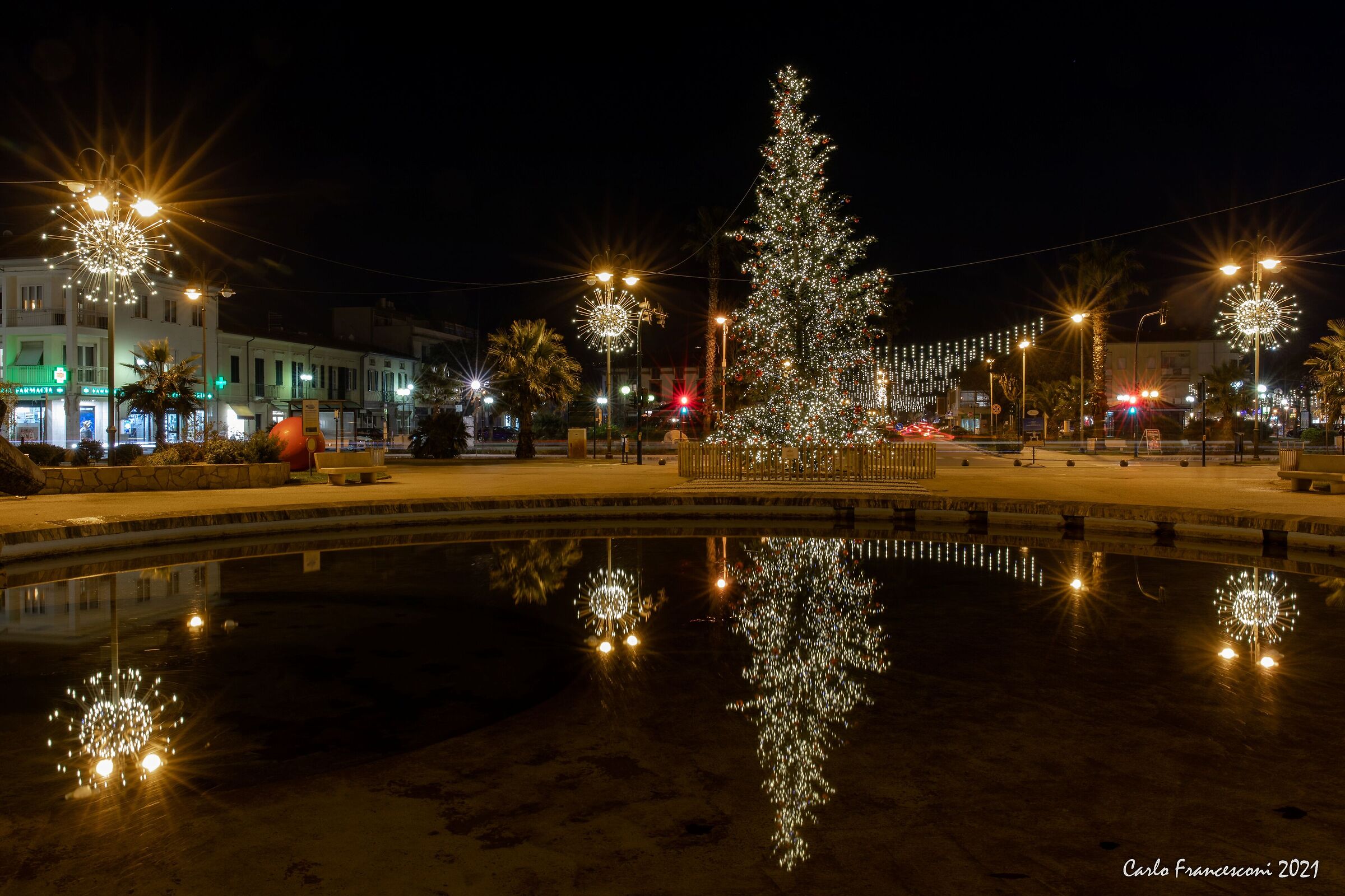 Tonfano Christmas square