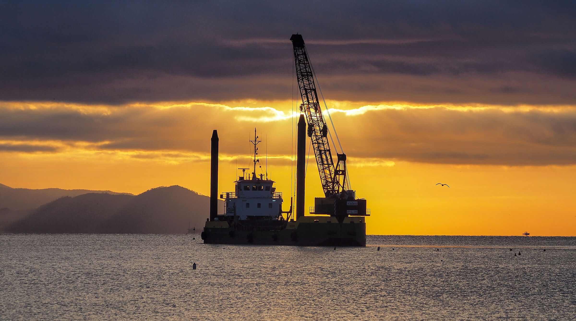 The dredge (dawn in Rapallo)