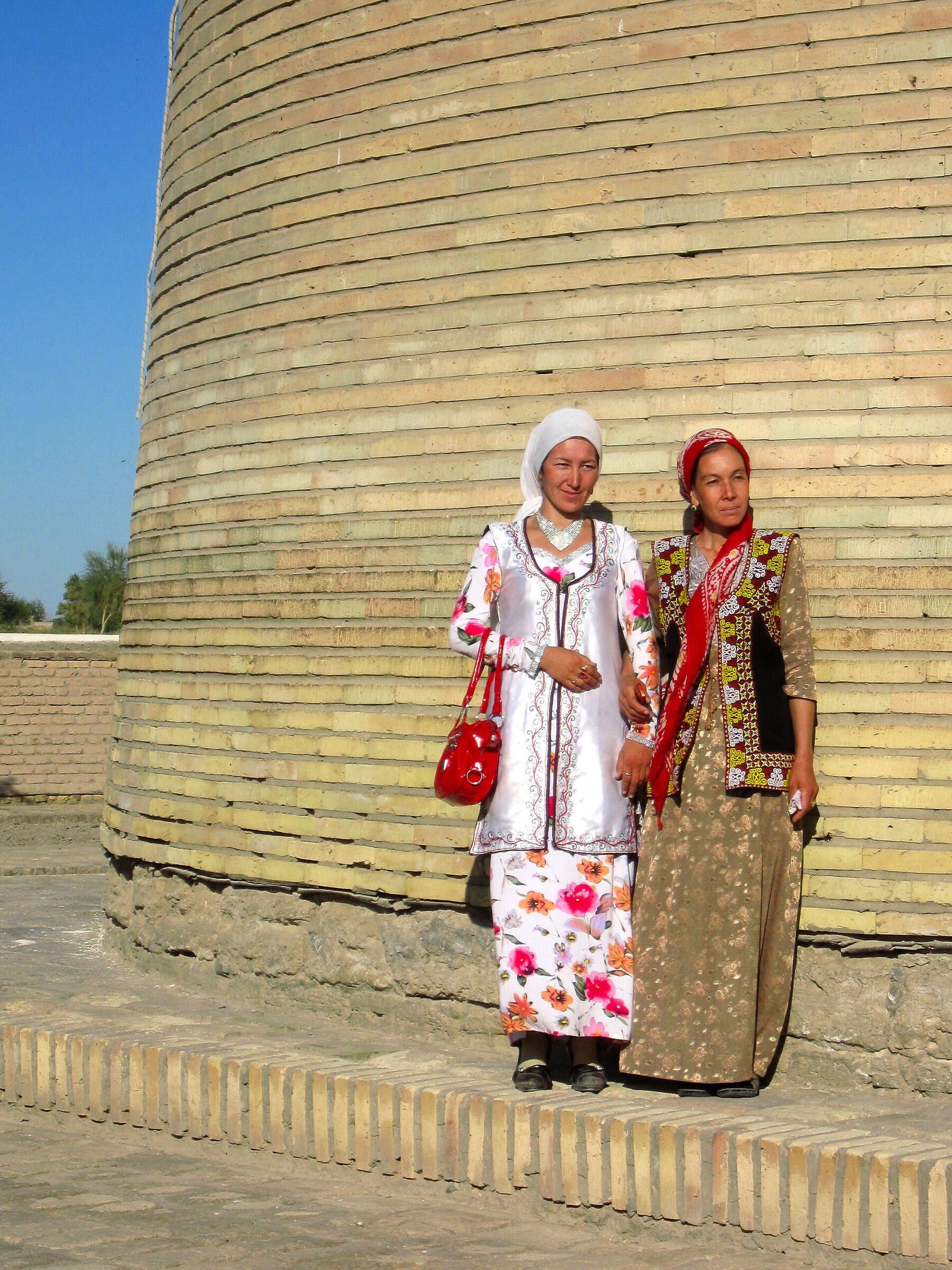 in front of the Gutlug Timur minaret