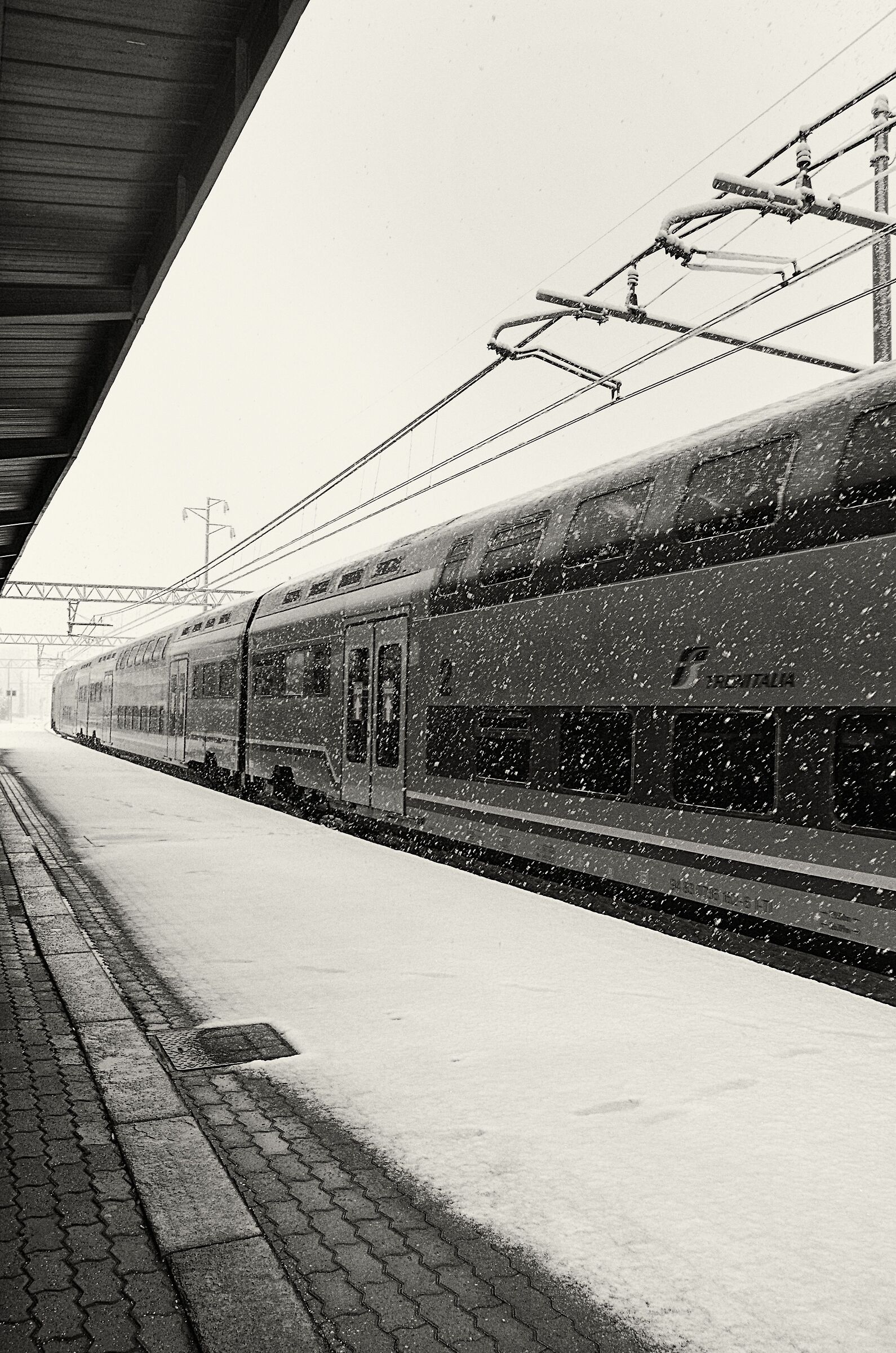 In stazione n. 7 - ... e sotto la neve se ne va