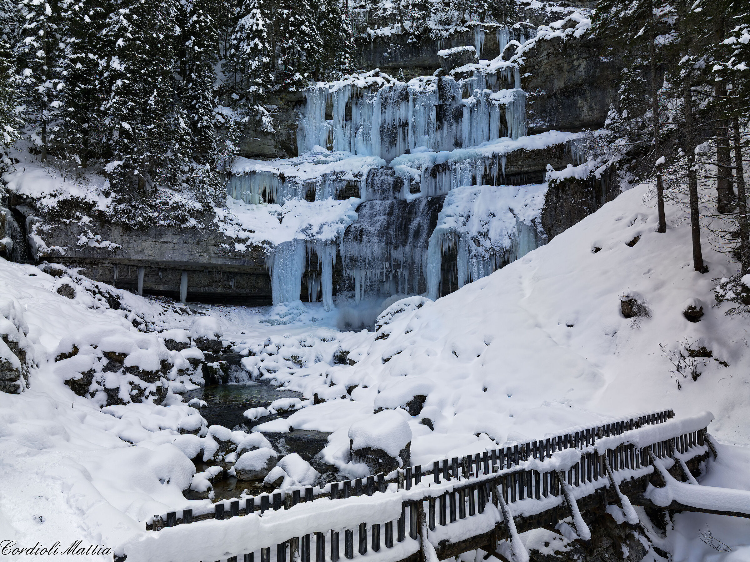 vallesinella waterfall