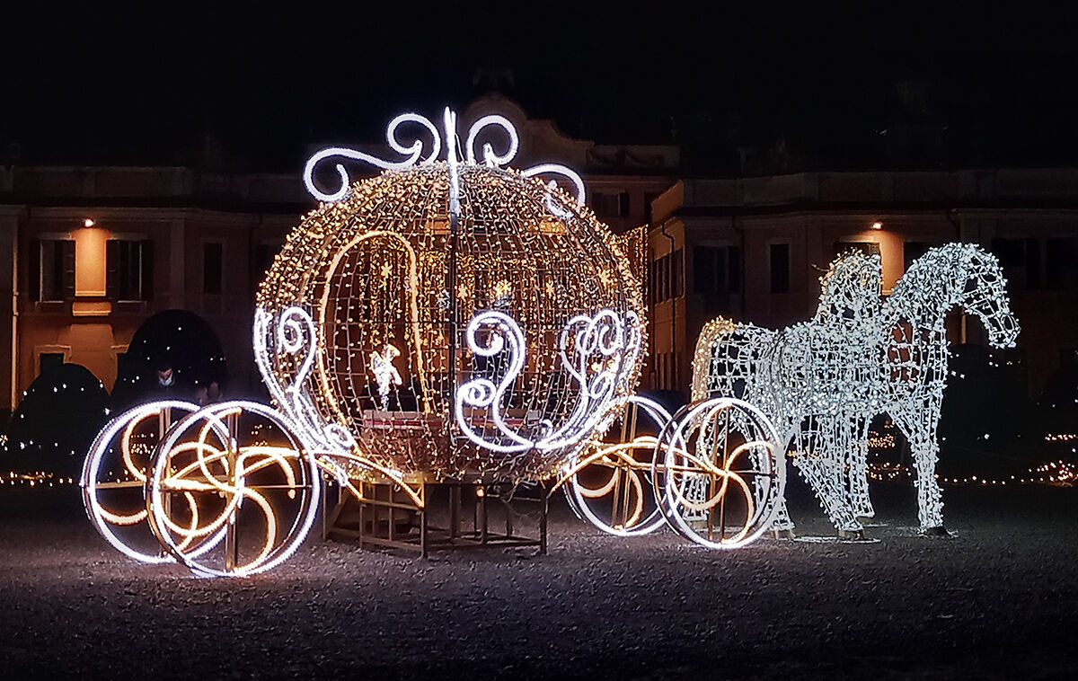 Christmas lights in Varese - The carriage.