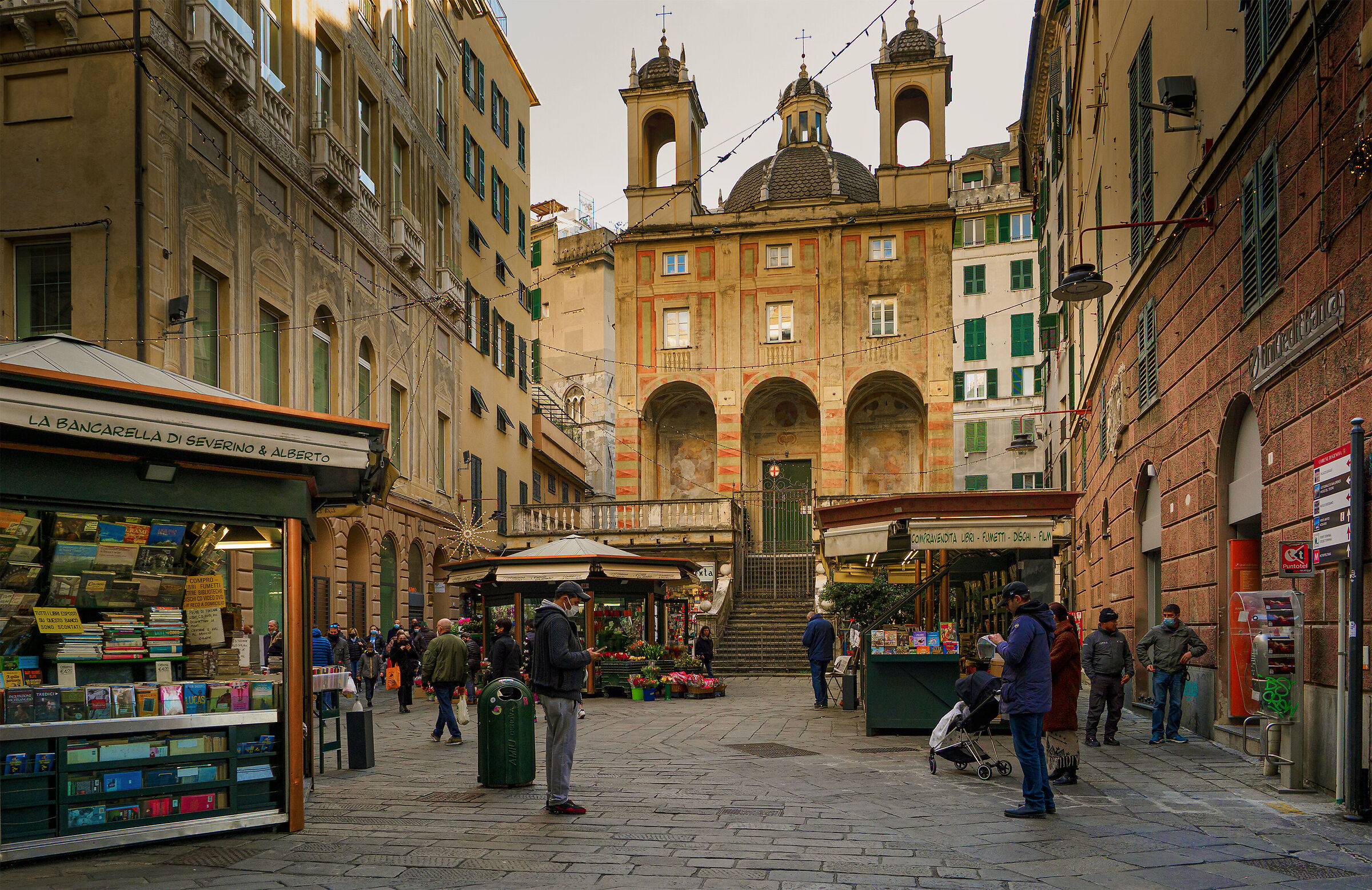 Genoa - Piazza Banchi