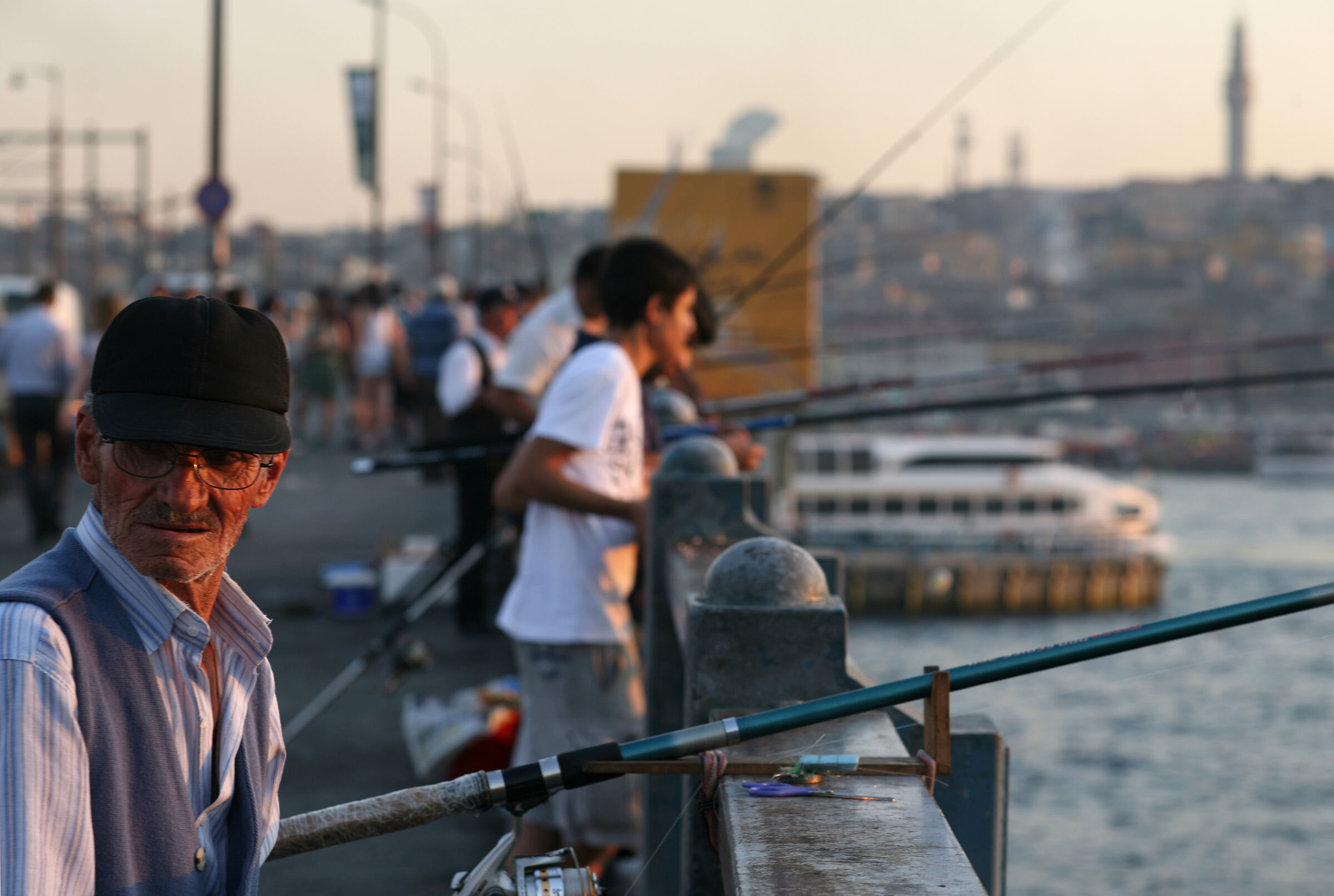 Ponte di Galata, pescatore
