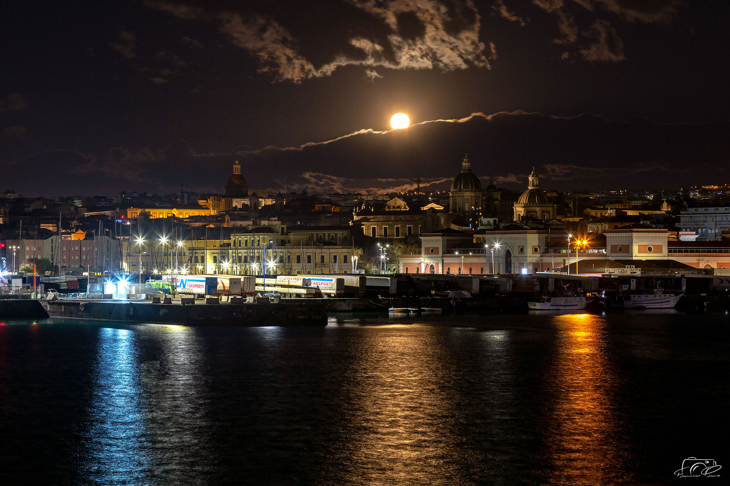 "Che bedda Catania, Catania di notti..."