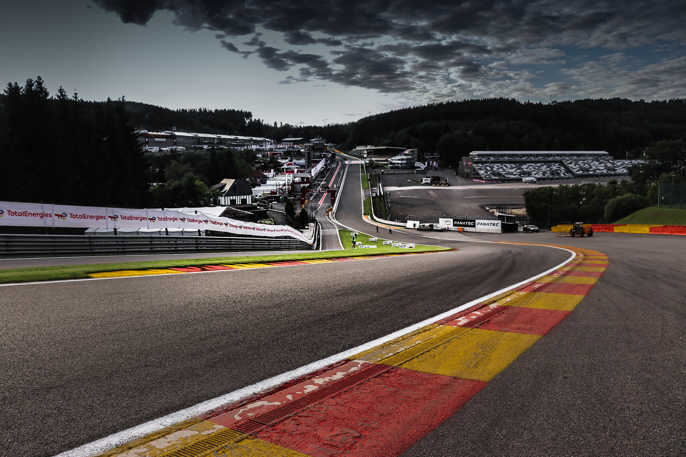 Da De l'Eau Rouge verso La Source