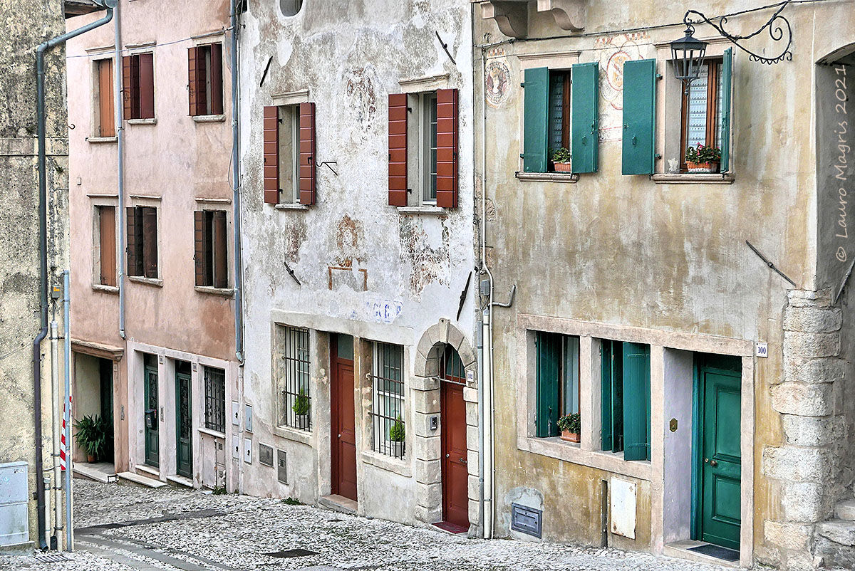 Simmetrie in via Roma