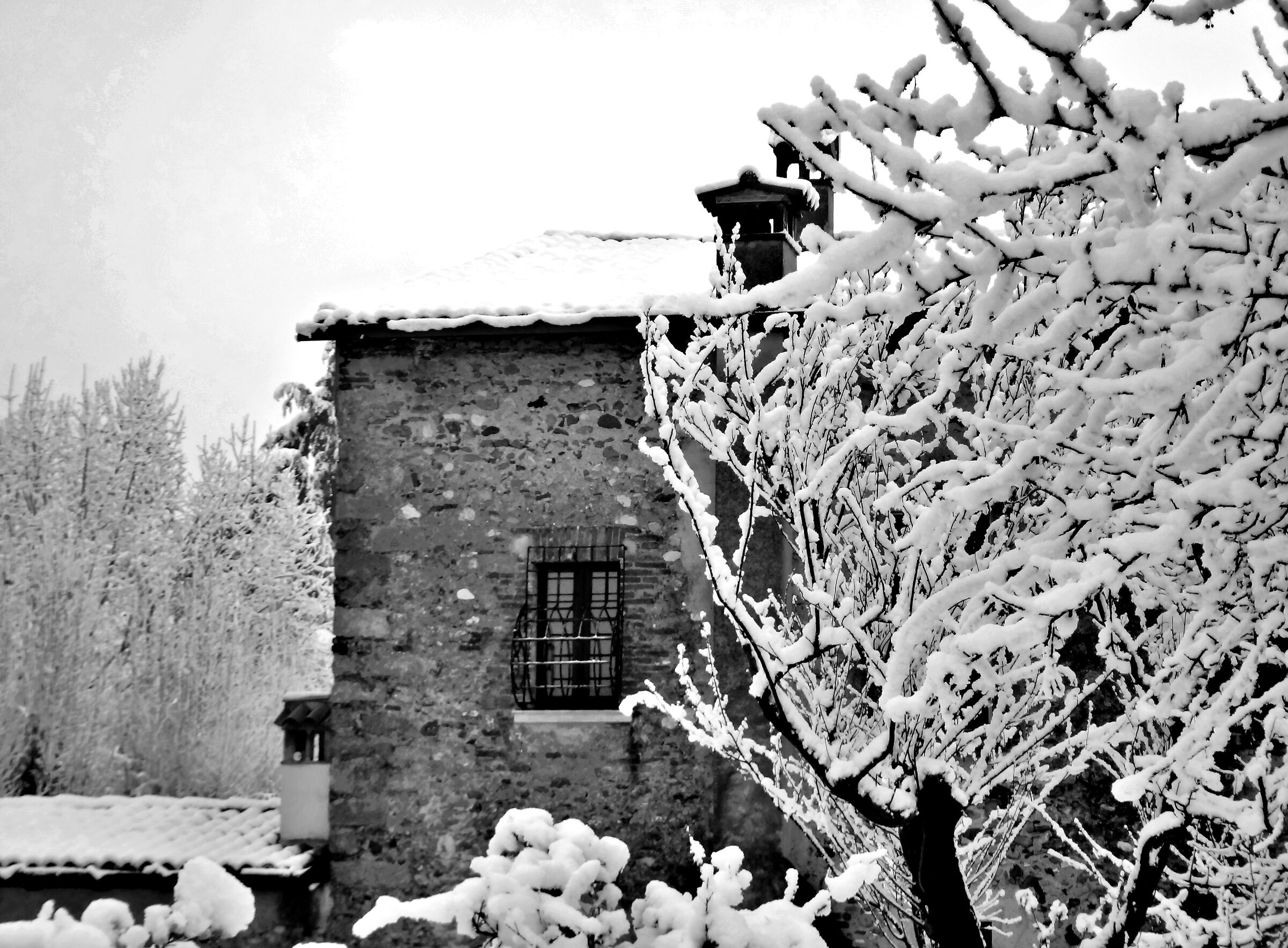Casa immersa nell'inverno
