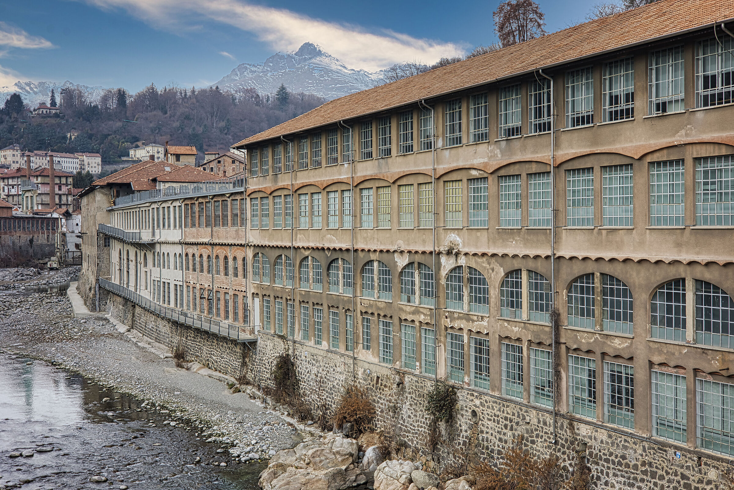 Of cities and old factories