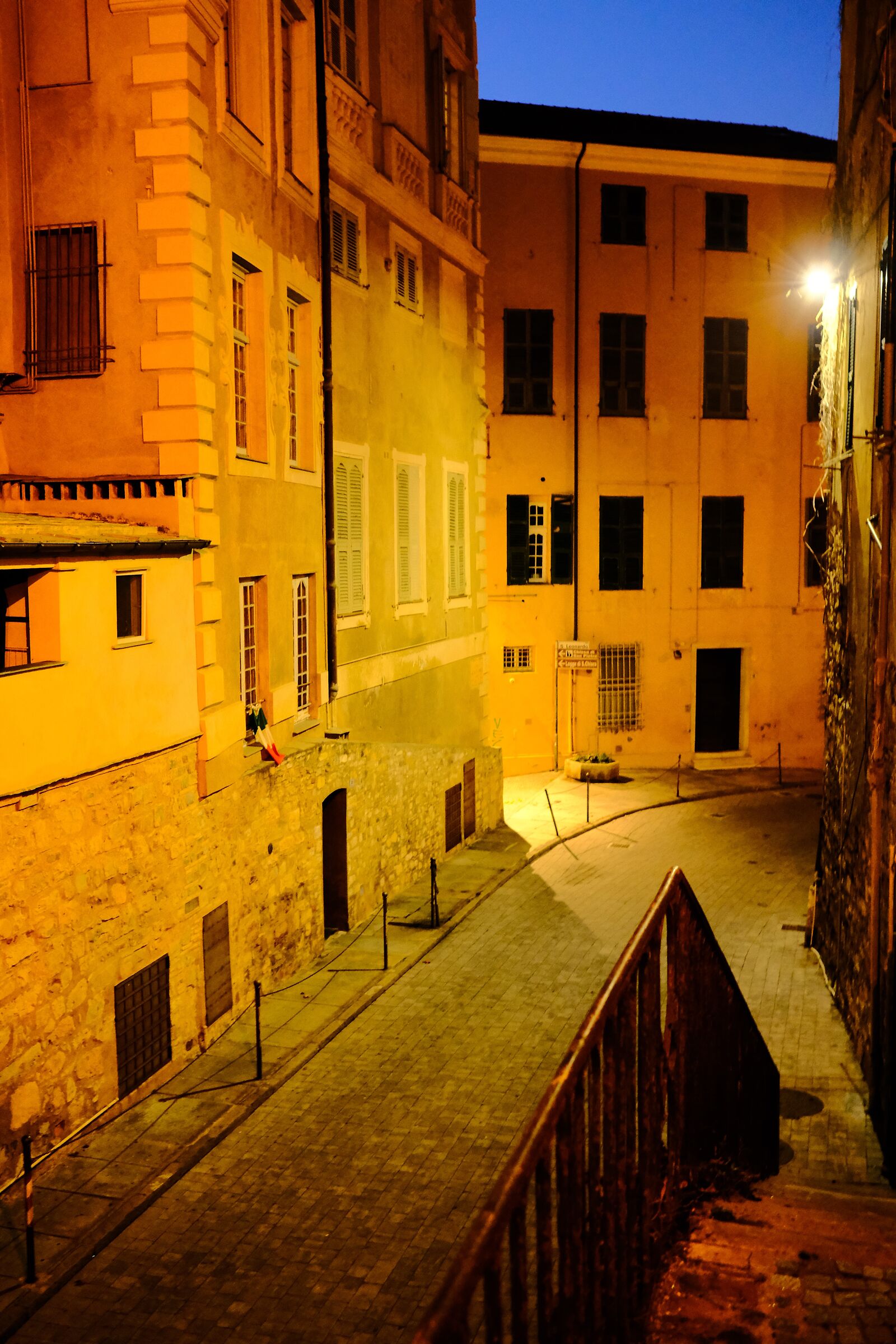 silence in the carrugio