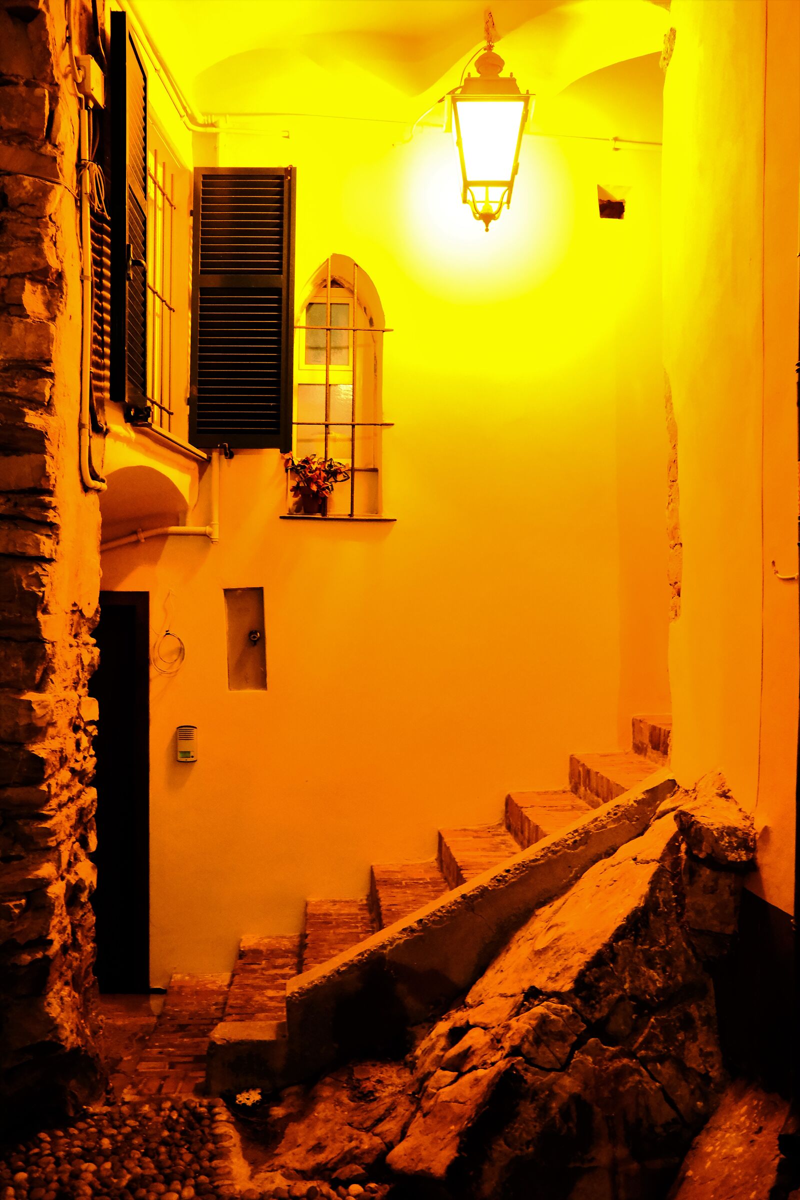 carrugio interior with lamppost