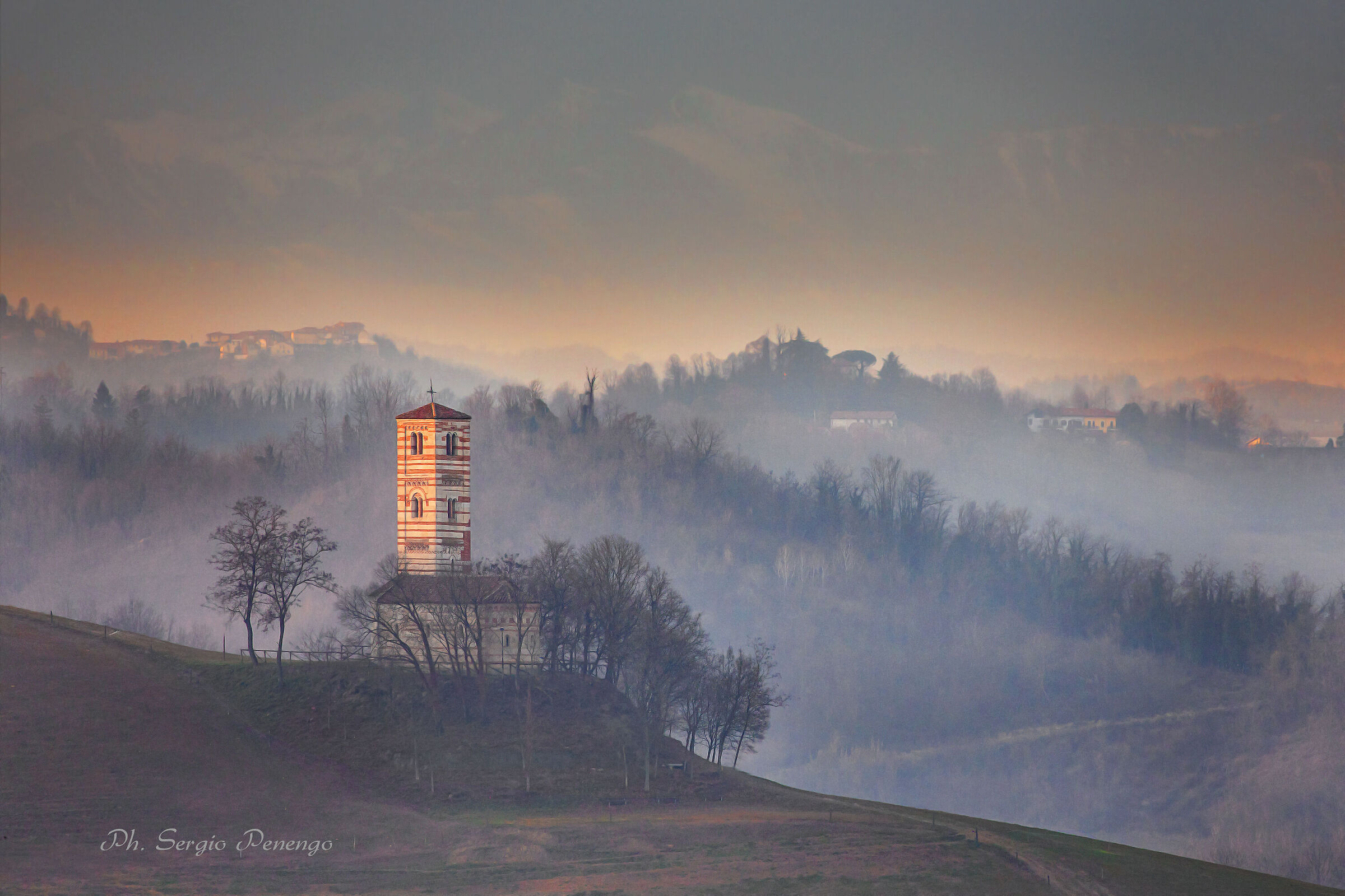 Chiesa di S. Nazario (Montechiaro d'Asti) al tramonto