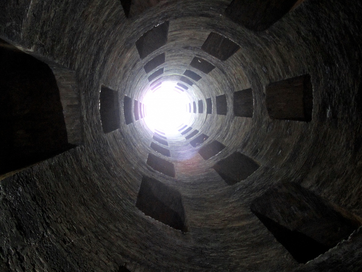 dal fondo del pozzo di san patrizio