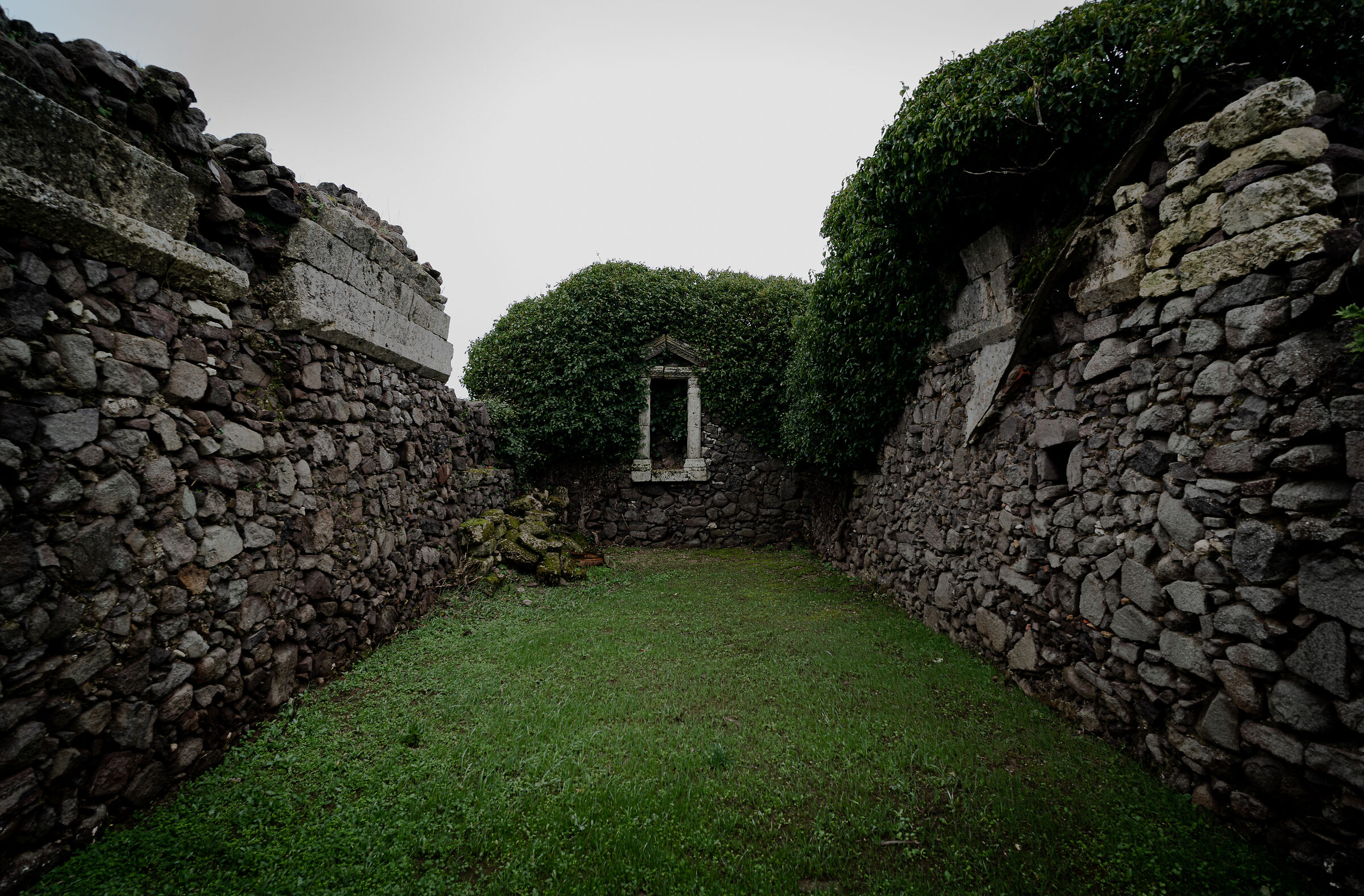 Ruderi Chiesa Santa Maria Maddalena, Ossi (ss)