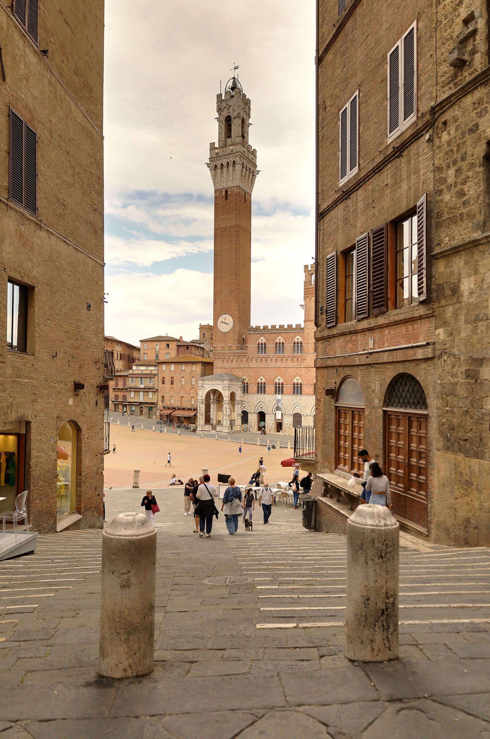 Glimpse of Piazza del Campo