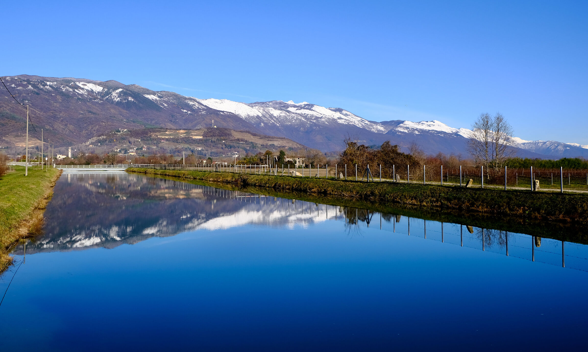 Il canale e la montagna