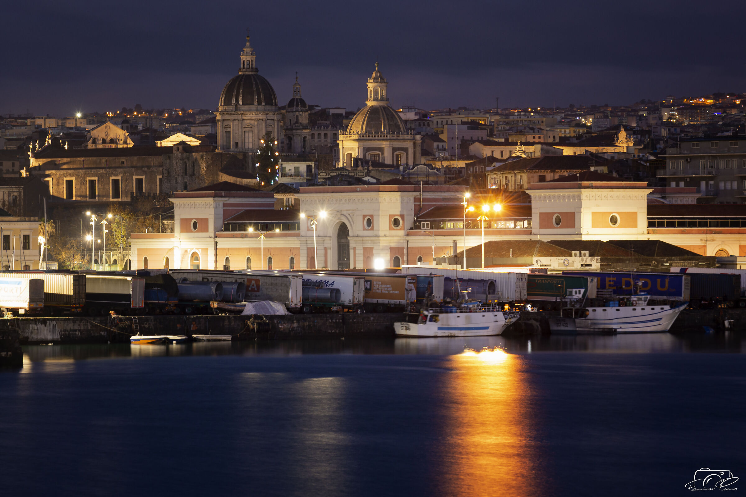 A glimpse of Catania in the silence of the night