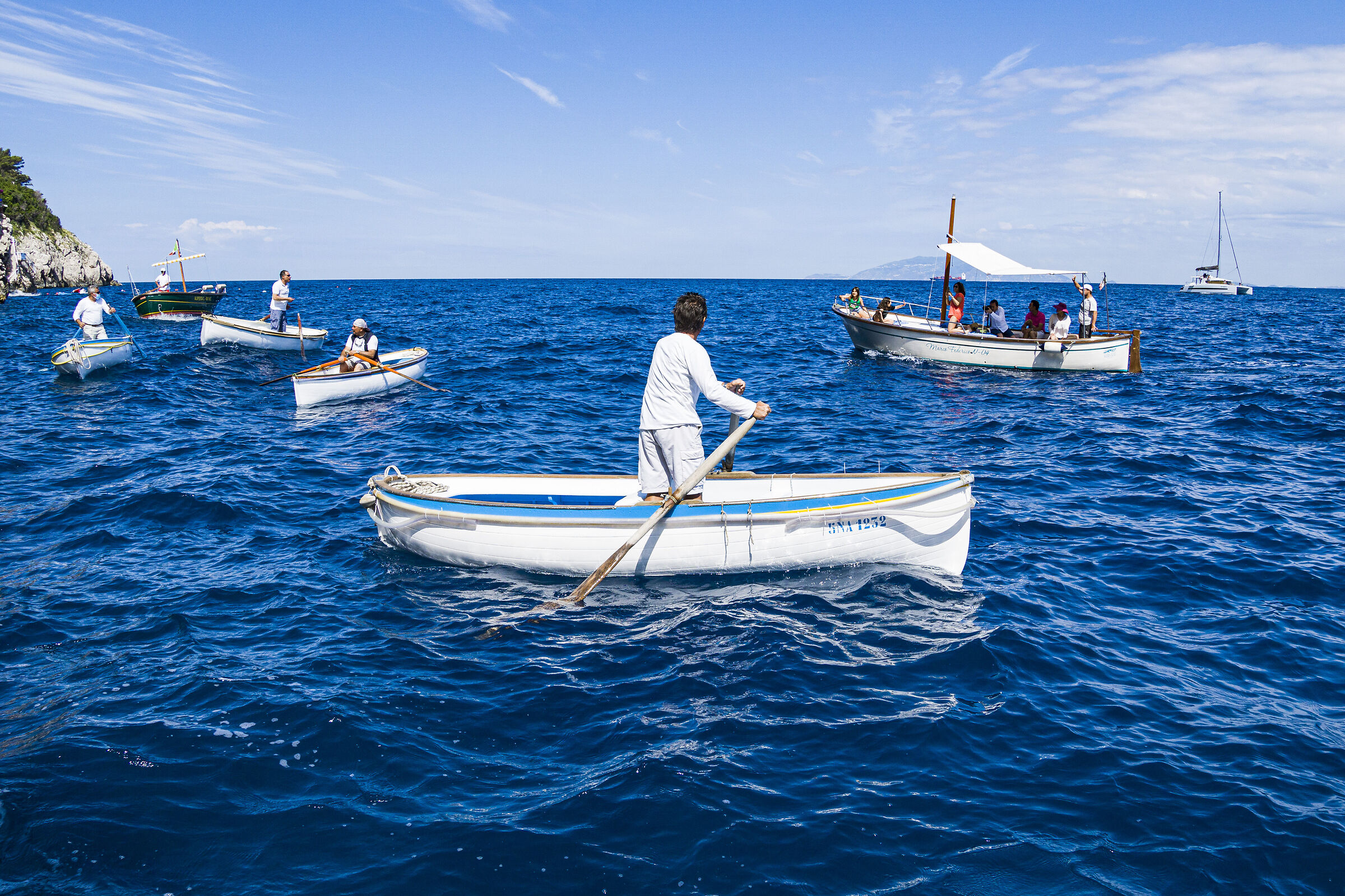 Barchette a Capri per turisti boccaloni