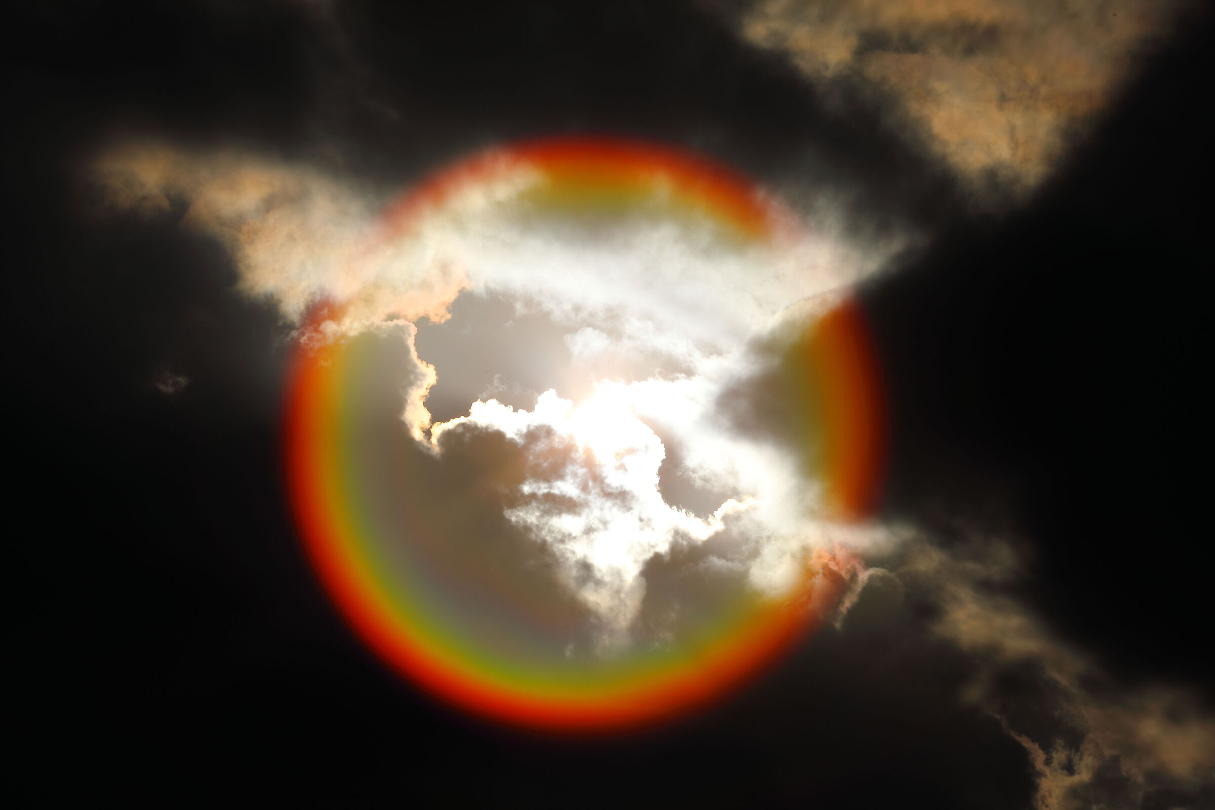 Rare optical effect of ice crisalli