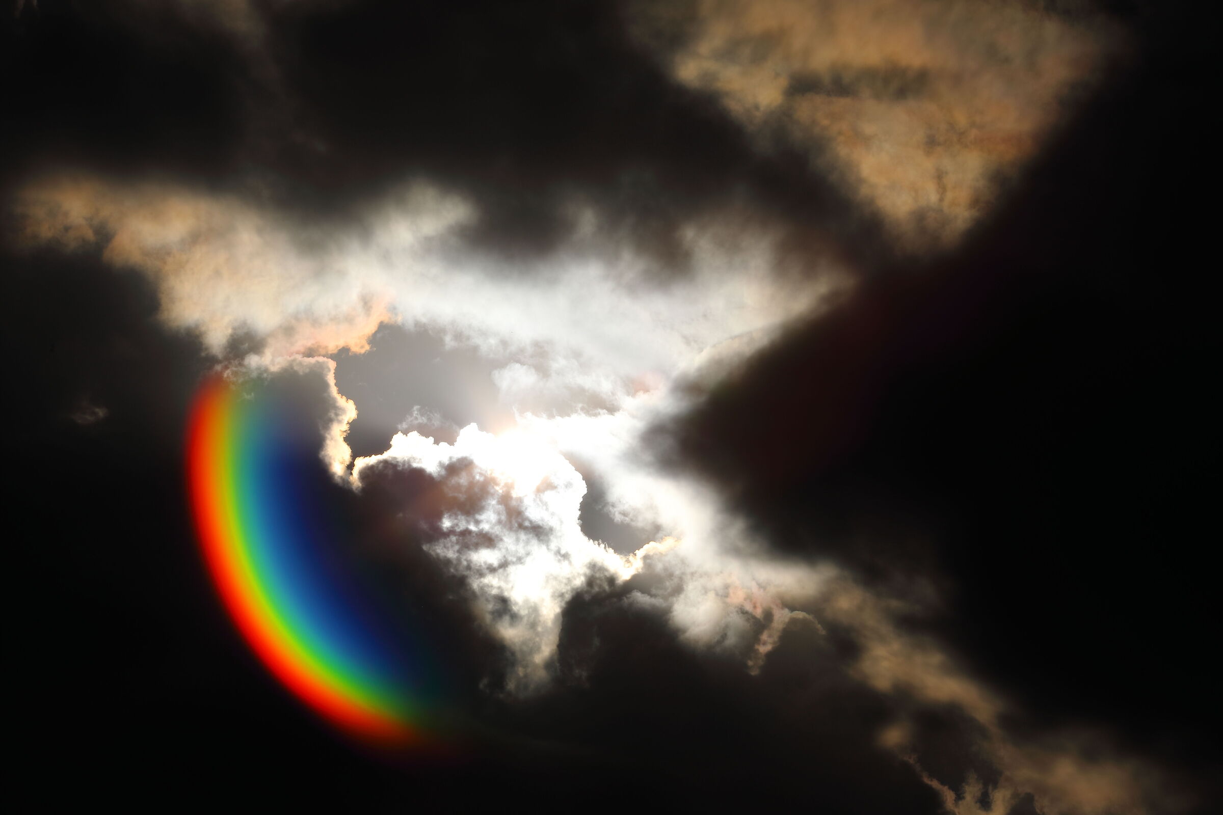 Rare optical phenomenon in the sky of ice crystals