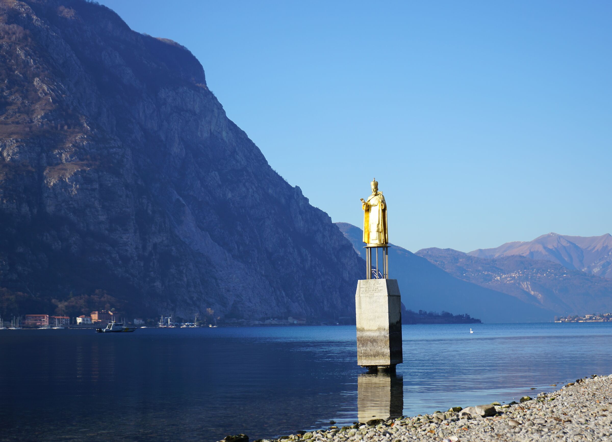 Lake Lecco January 2022