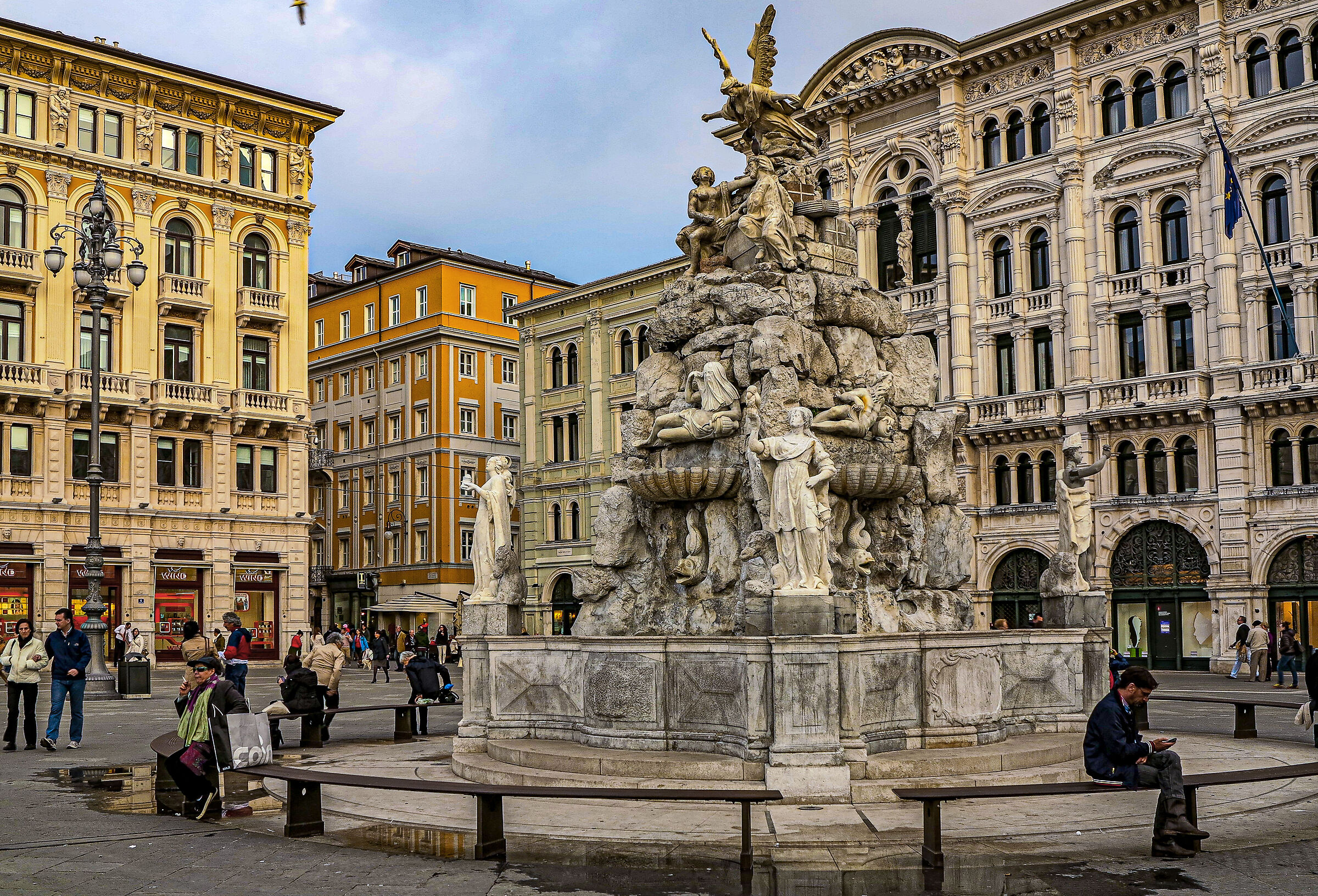 Piazza Unità d' Italia