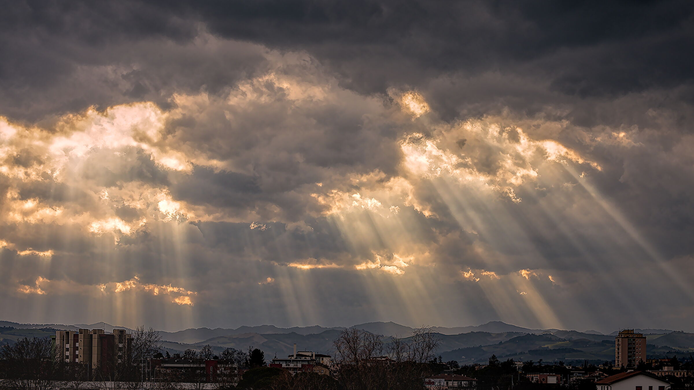 Apriti cielo (non si può fermare la Luce per sempre)