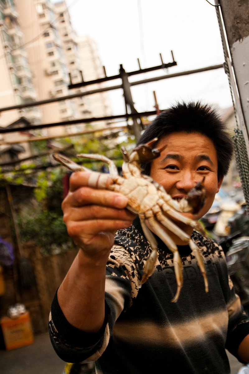 Anche a Shanghai la strada è casa e bottega.