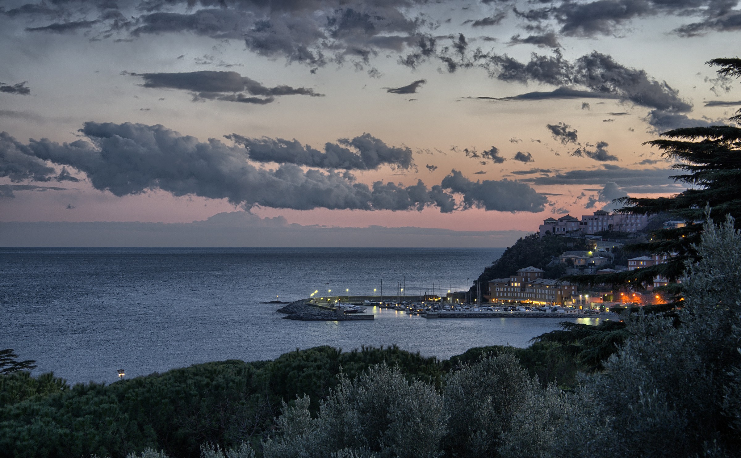 Tramonto dalla finestra di casa