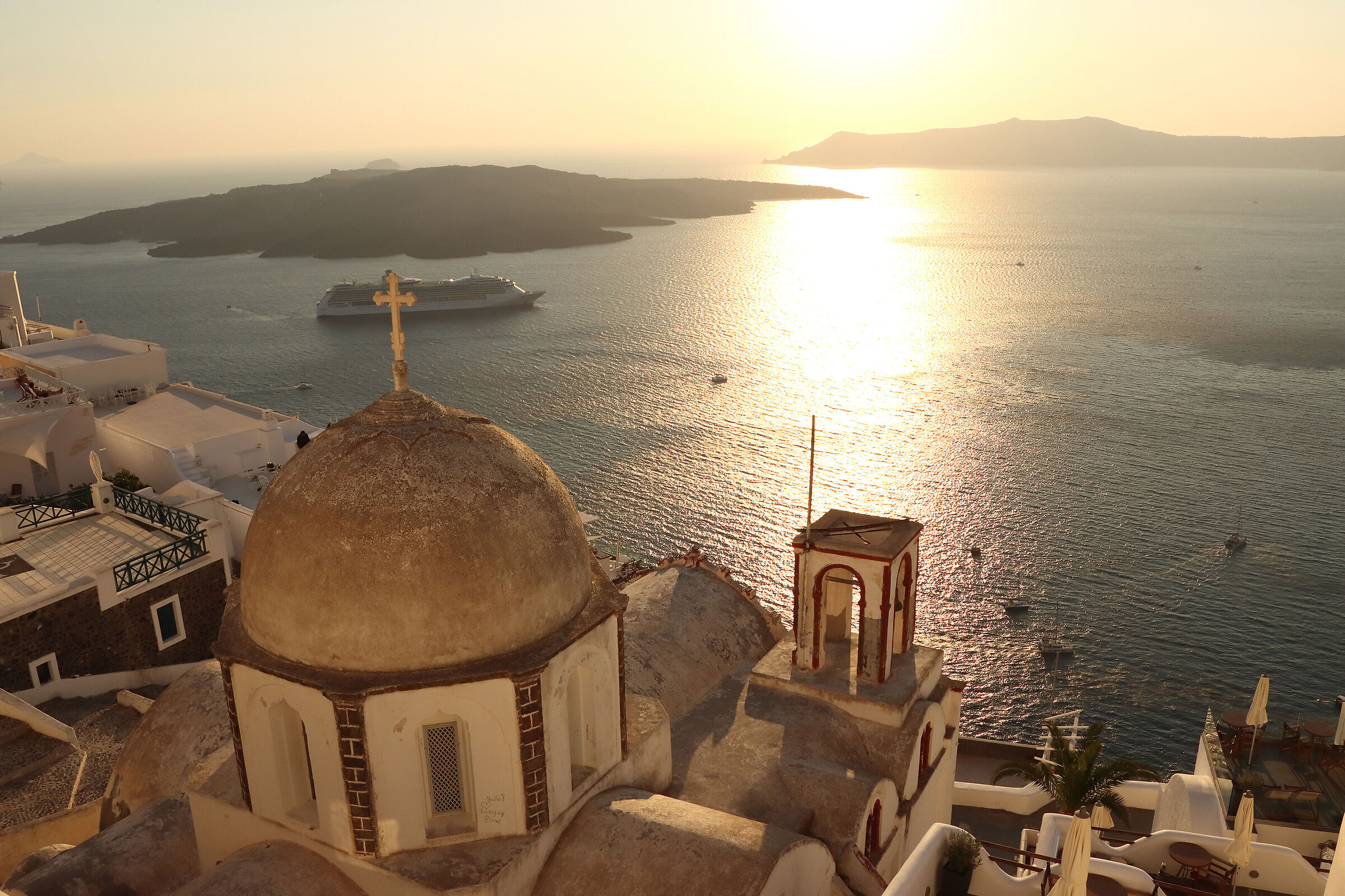 M I L O S - the sun goes down in Santorini -