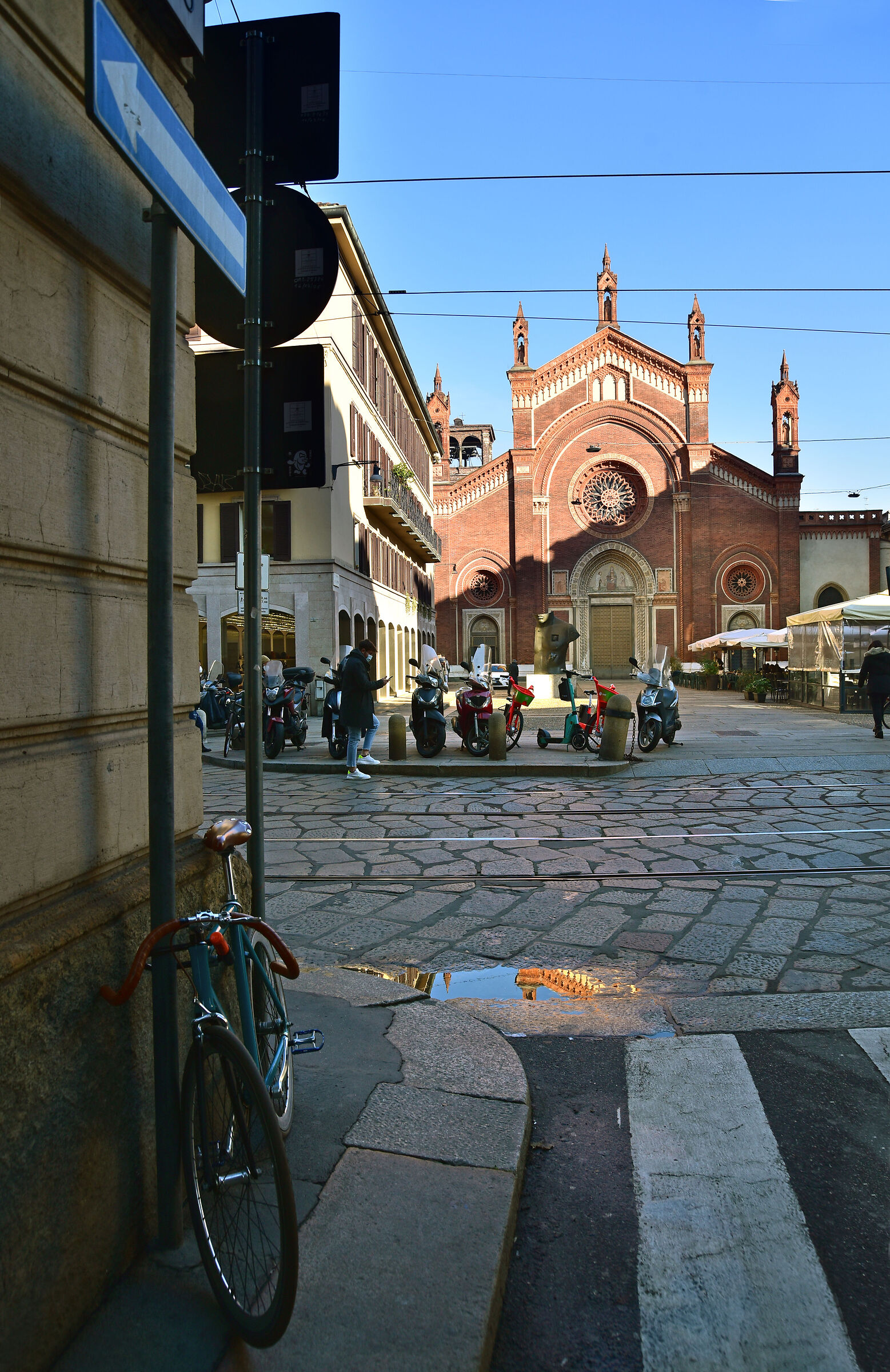 parking also in Piazza del Carmine