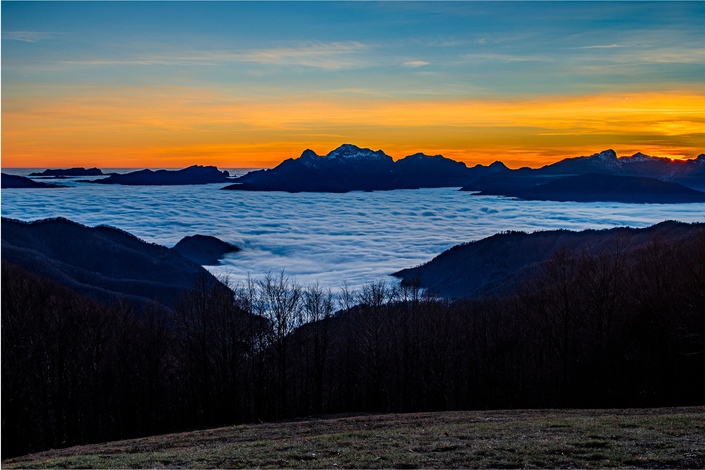 "Tramonto su mare di nuvole"